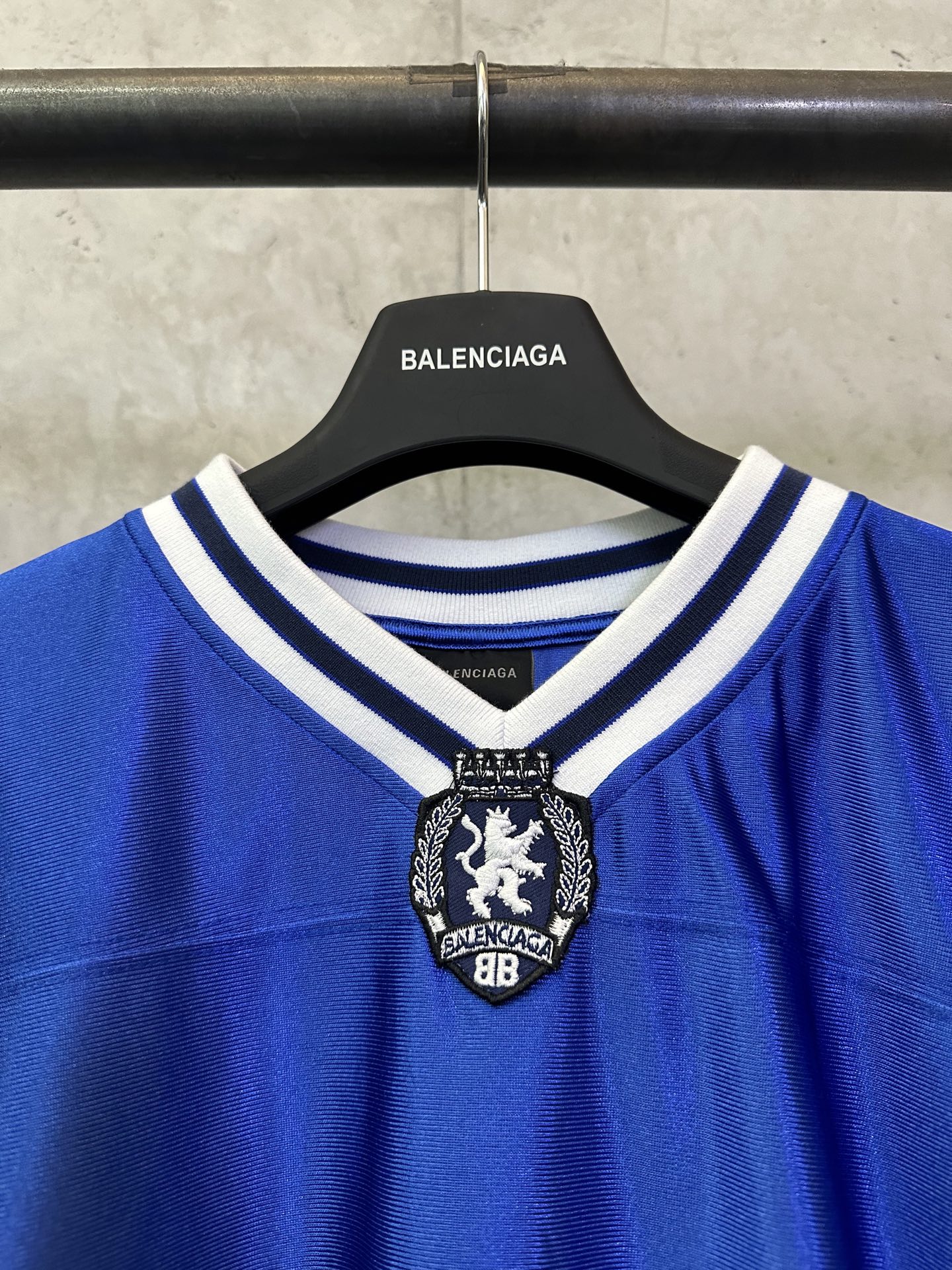 Balenciaga Balenciaga 巴黎世家 FW26 橄榄球系列3m球衣V领短袖T恤