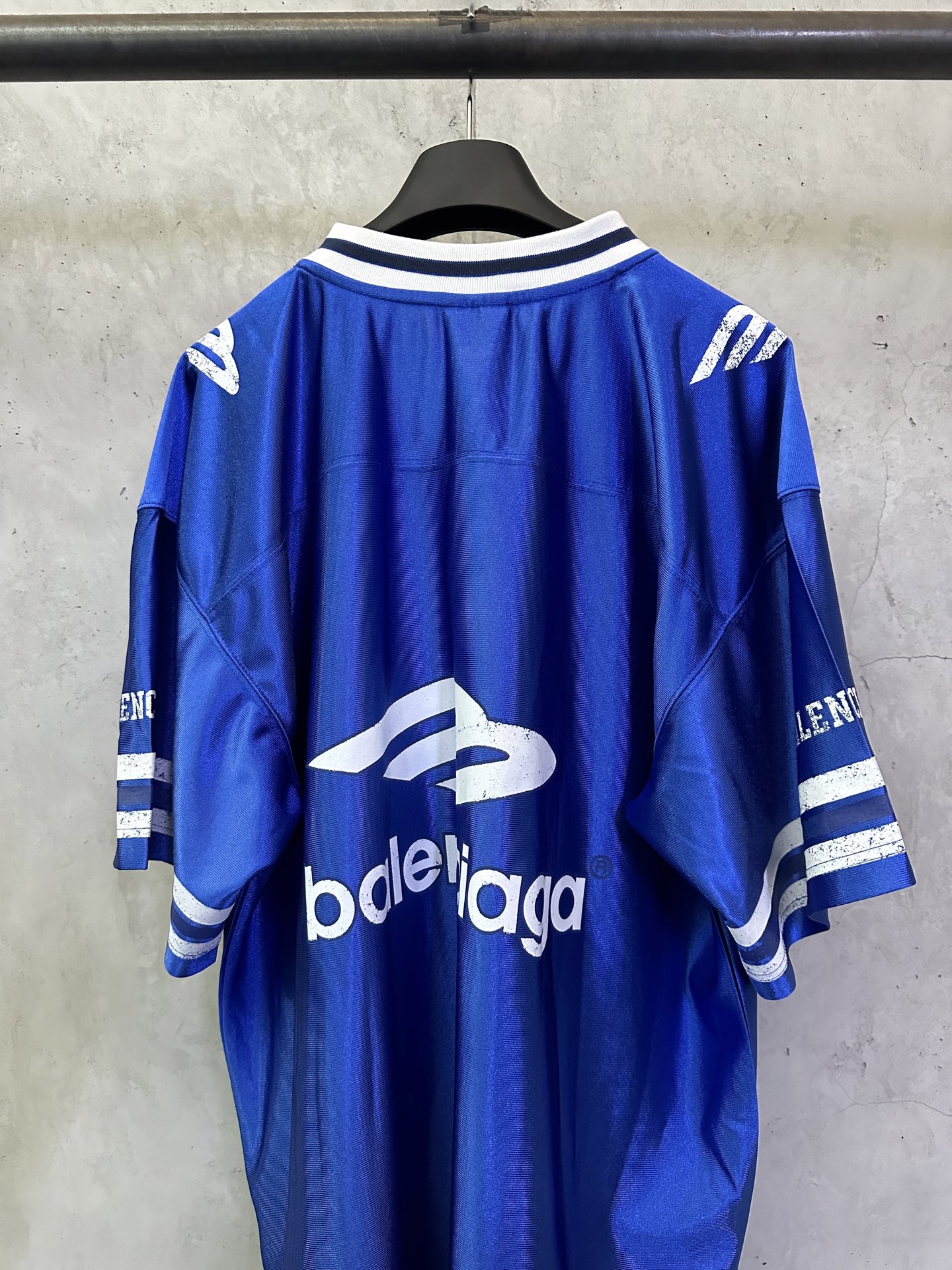 Balenciaga Balenciaga 巴黎世家 FW26 橄榄球系列3m球衣V领短袖T恤