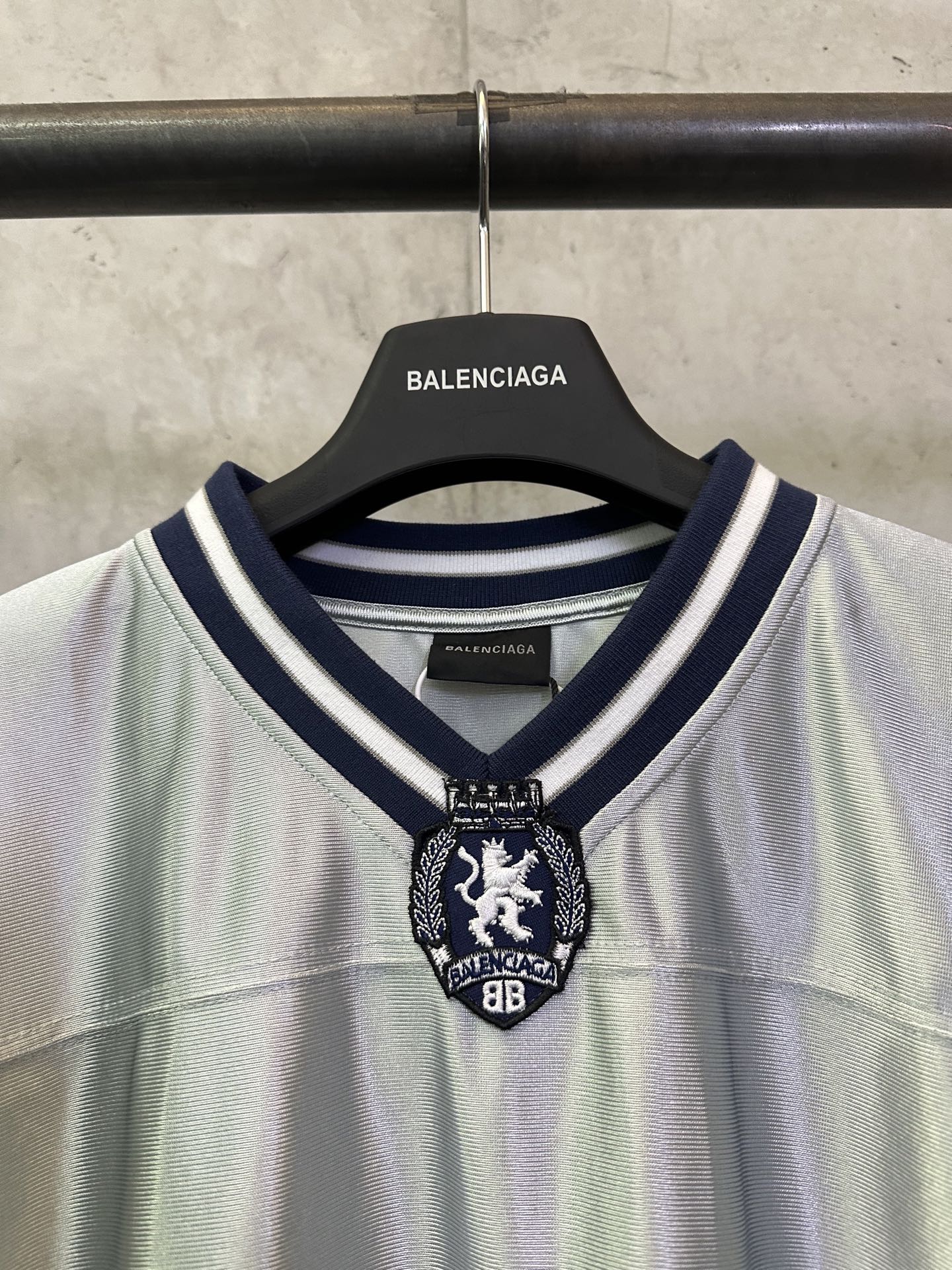 Balenciaga Balenciaga 巴黎世家 FW26 橄榄球系列3m球衣V领短袖T恤