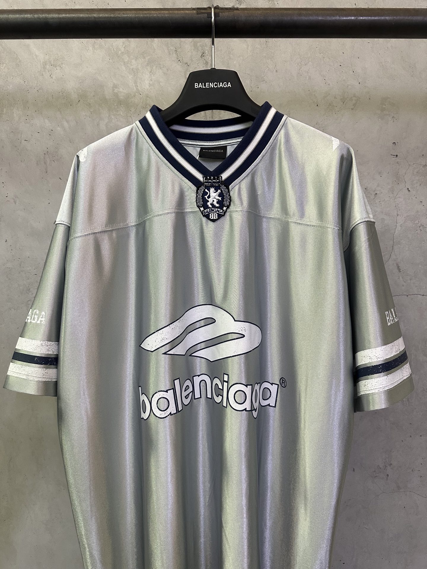 Balenciaga Balenciaga 巴黎世家 FW26 橄榄球系列3m球衣V领短袖T恤