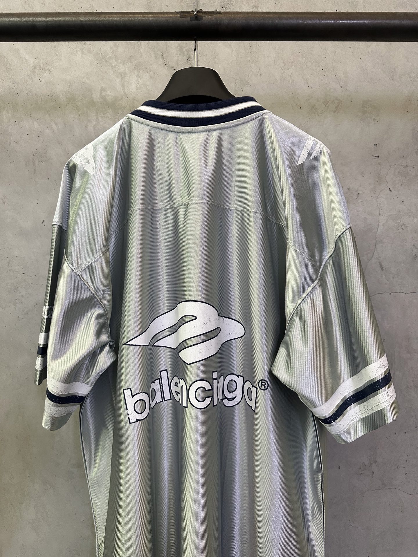 Balenciaga Balenciaga 巴黎世家 FW26 橄榄球系列3m球衣V领短袖T恤
