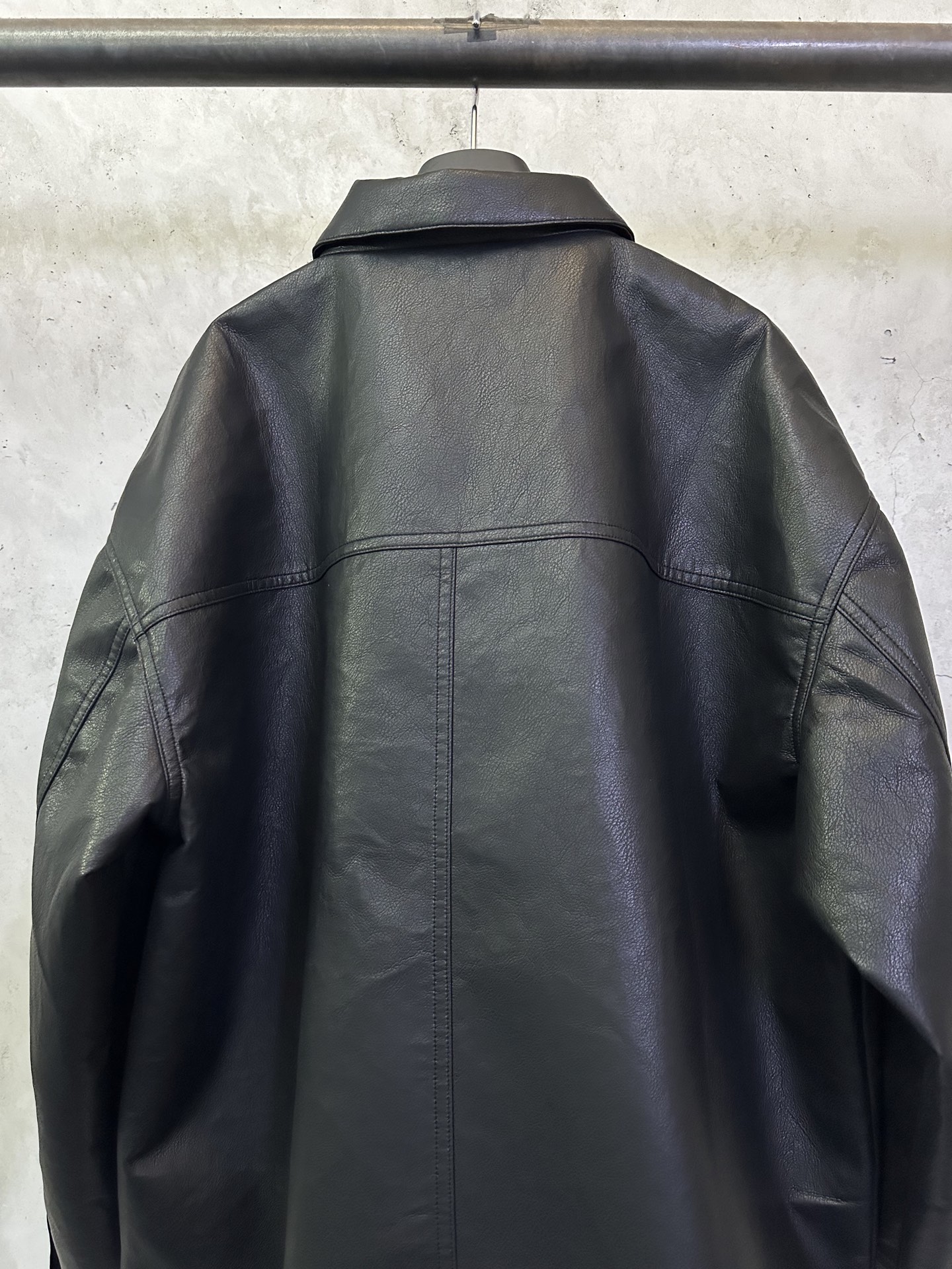 Balenciaga Balenciaga巴黎世家 ss26 单排扣落肩袖皮衣夹克外套