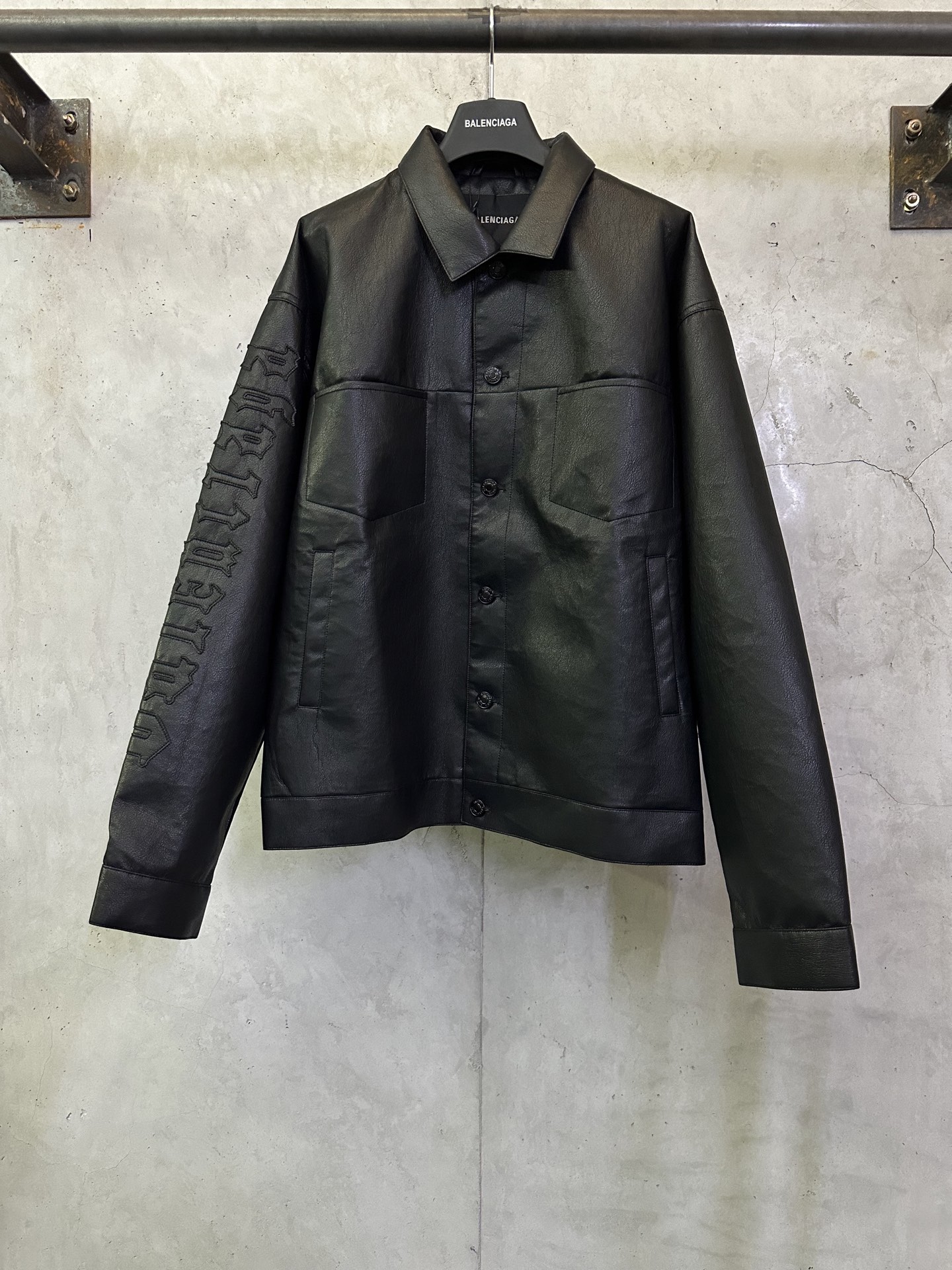 Balenciaga Balenciaga巴黎世家 ss26 单排扣落肩袖皮衣夹克外套