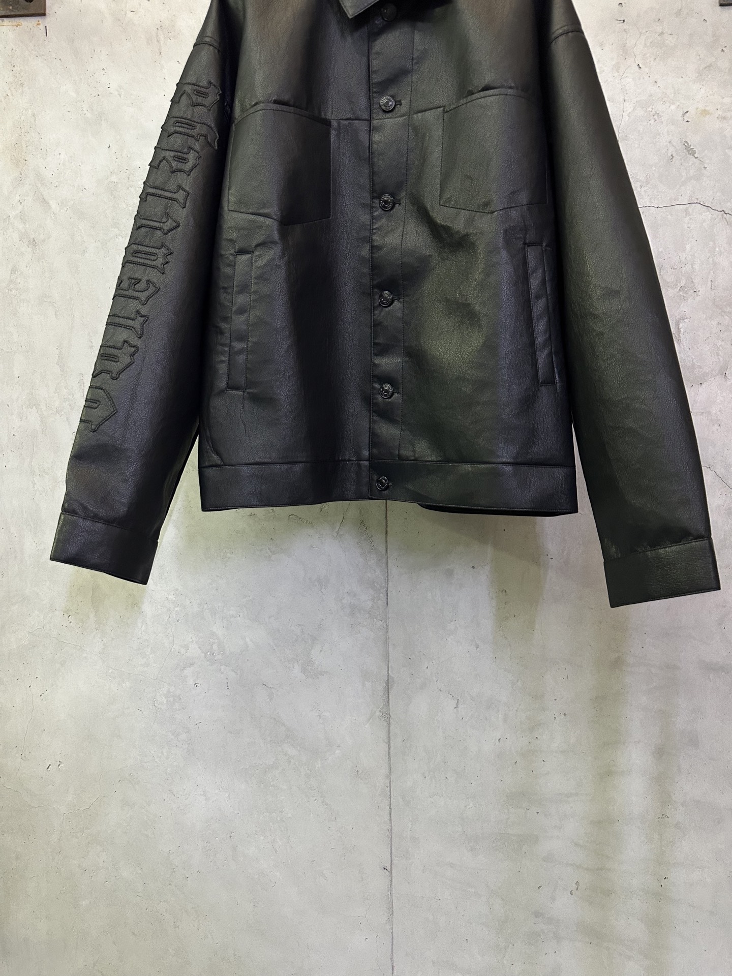 Balenciaga Balenciaga巴黎世家 ss26 单排扣落肩袖皮衣夹克外套