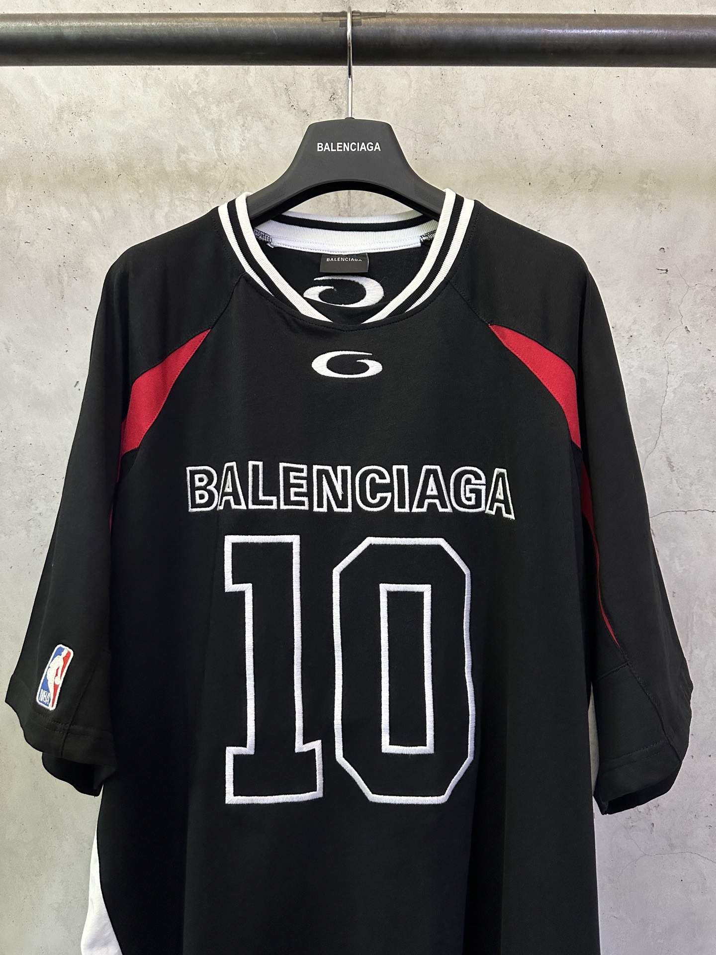 Balenciaga Balenciaga 巴黎世家 FW26 NBA联名系列10号球衣V领篮球衣短袖t恤