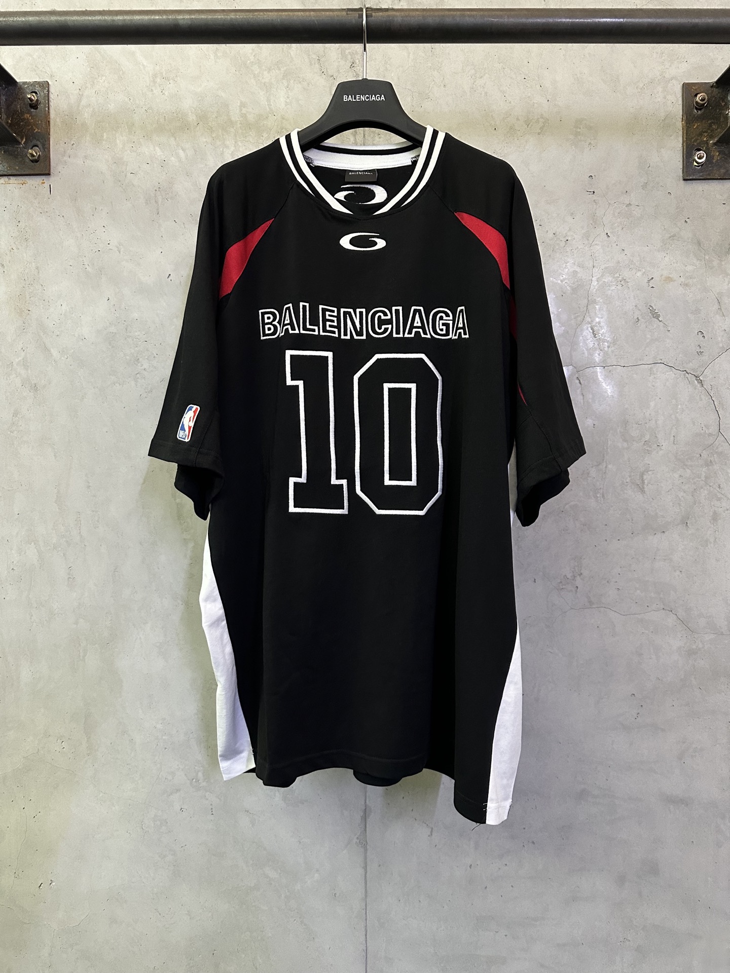 Balenciaga Balenciaga 巴黎世家 FW26 NBA联名系列10号球衣V领篮球衣短袖t恤