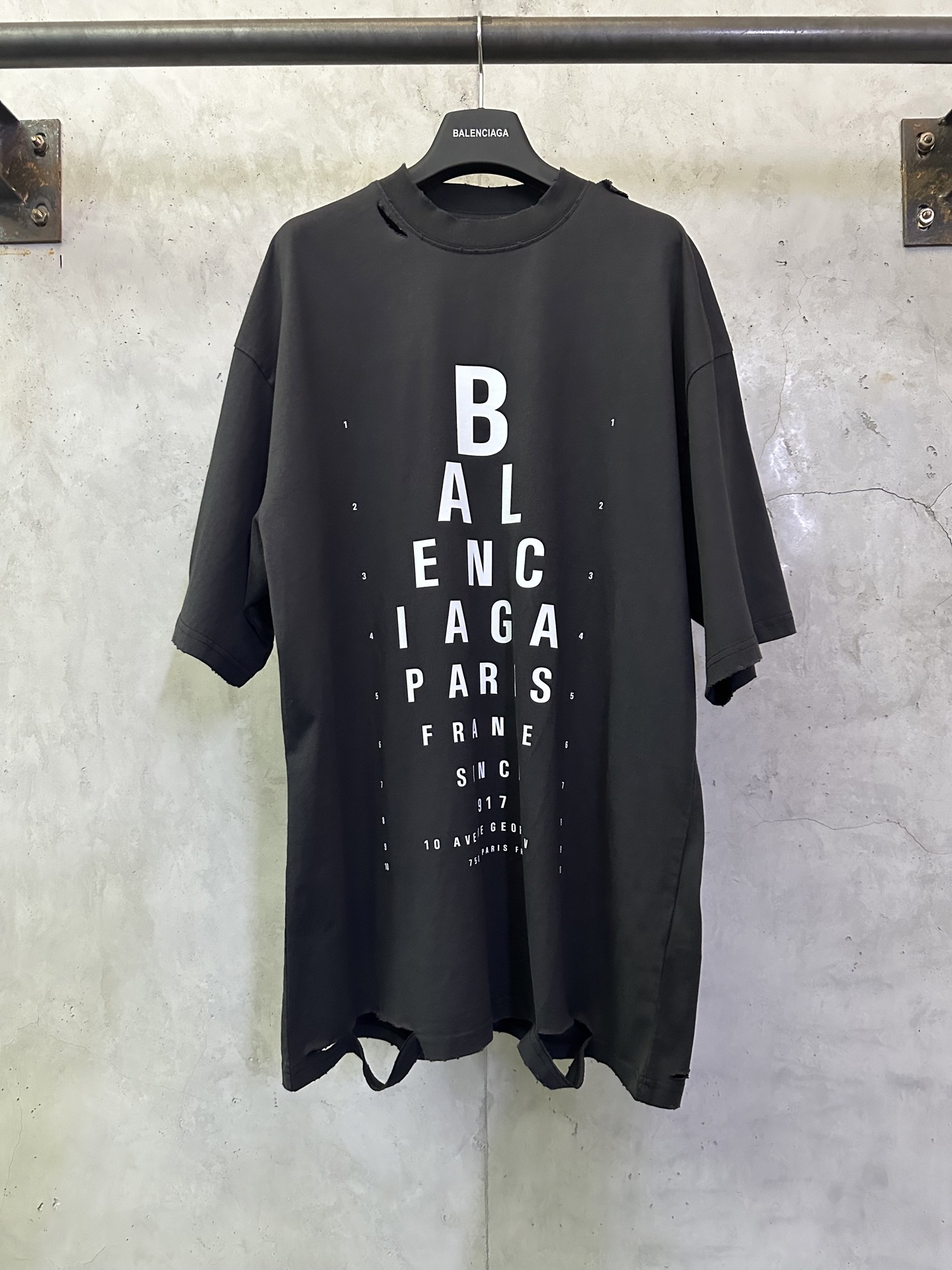 Balenciaga Balenciaga 巴黎世家 24fw 视力表印花重工破坏短袖T恤