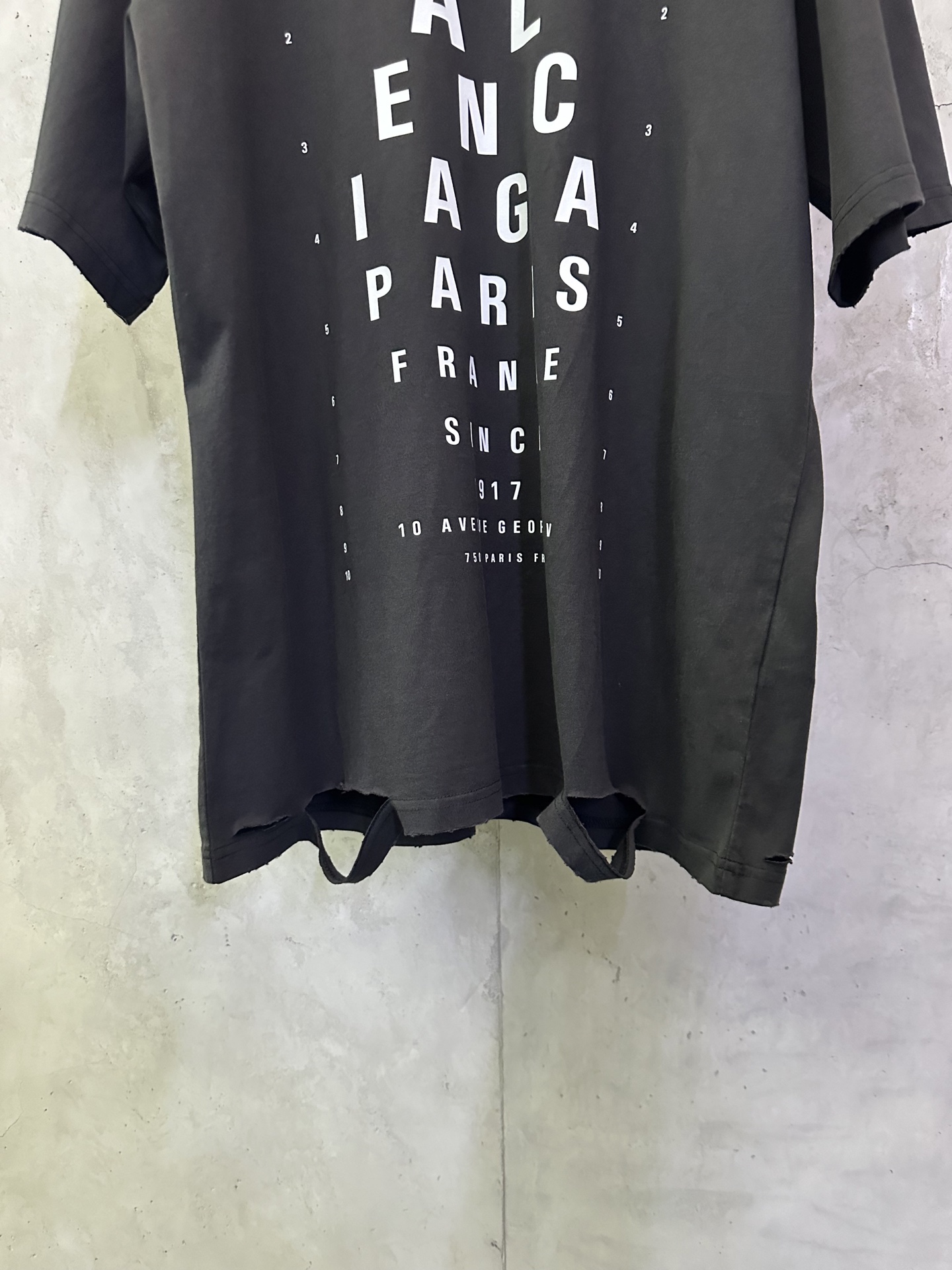Balenciaga Balenciaga 巴黎世家 24fw 视力表印花重工破坏短袖T恤