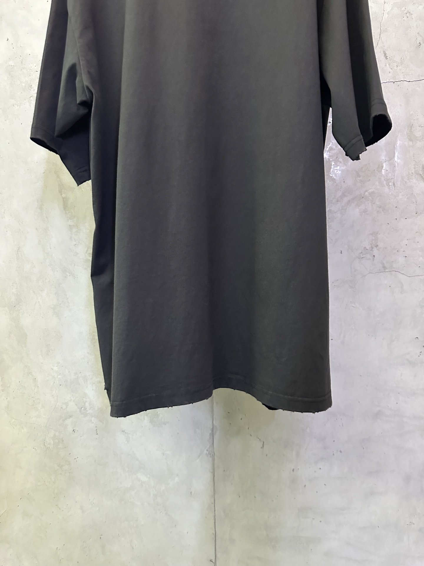 Balenciaga Balenciaga 巴黎世家 24fw 视力表印花重工破坏短袖T恤