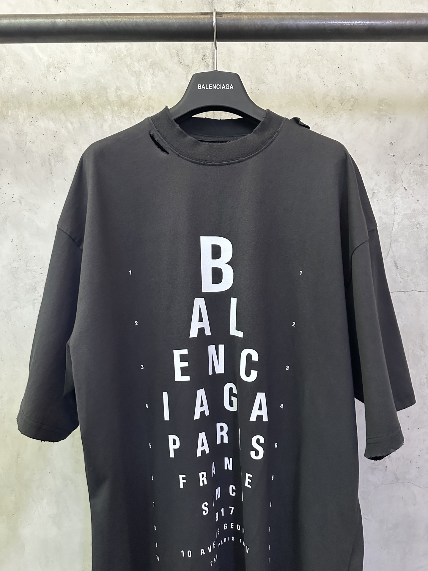 Balenciaga Balenciaga 巴黎世家 24fw 视力表印花重工破坏短袖T恤