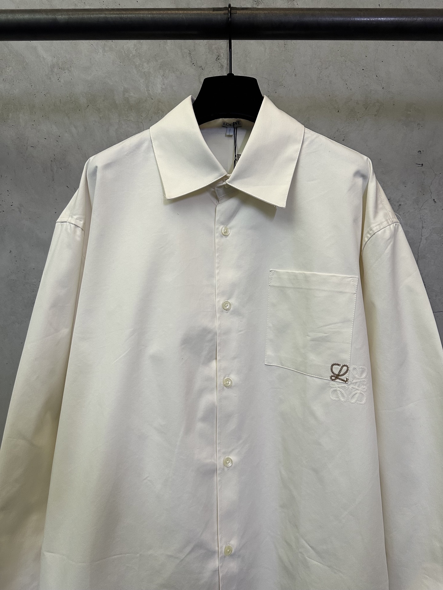 Loewe LOEWE 26SS翻领刺绣贴袋棉质长袖衬衫