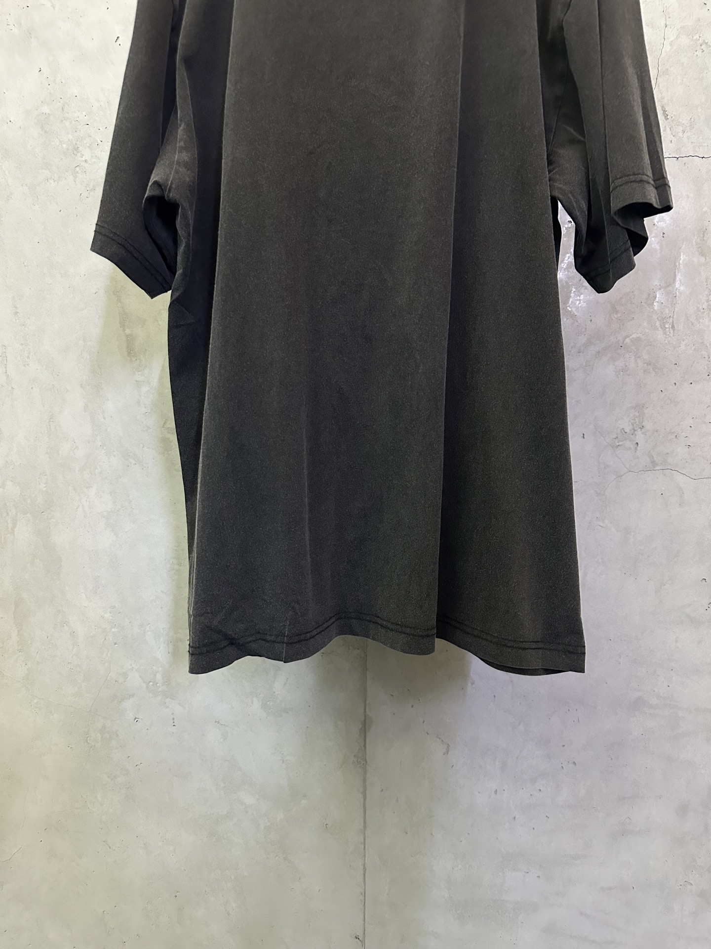 Balenciaga Balenciaga 巴黎世家 25ss 梵文刺绣洗水做旧短袖T恤