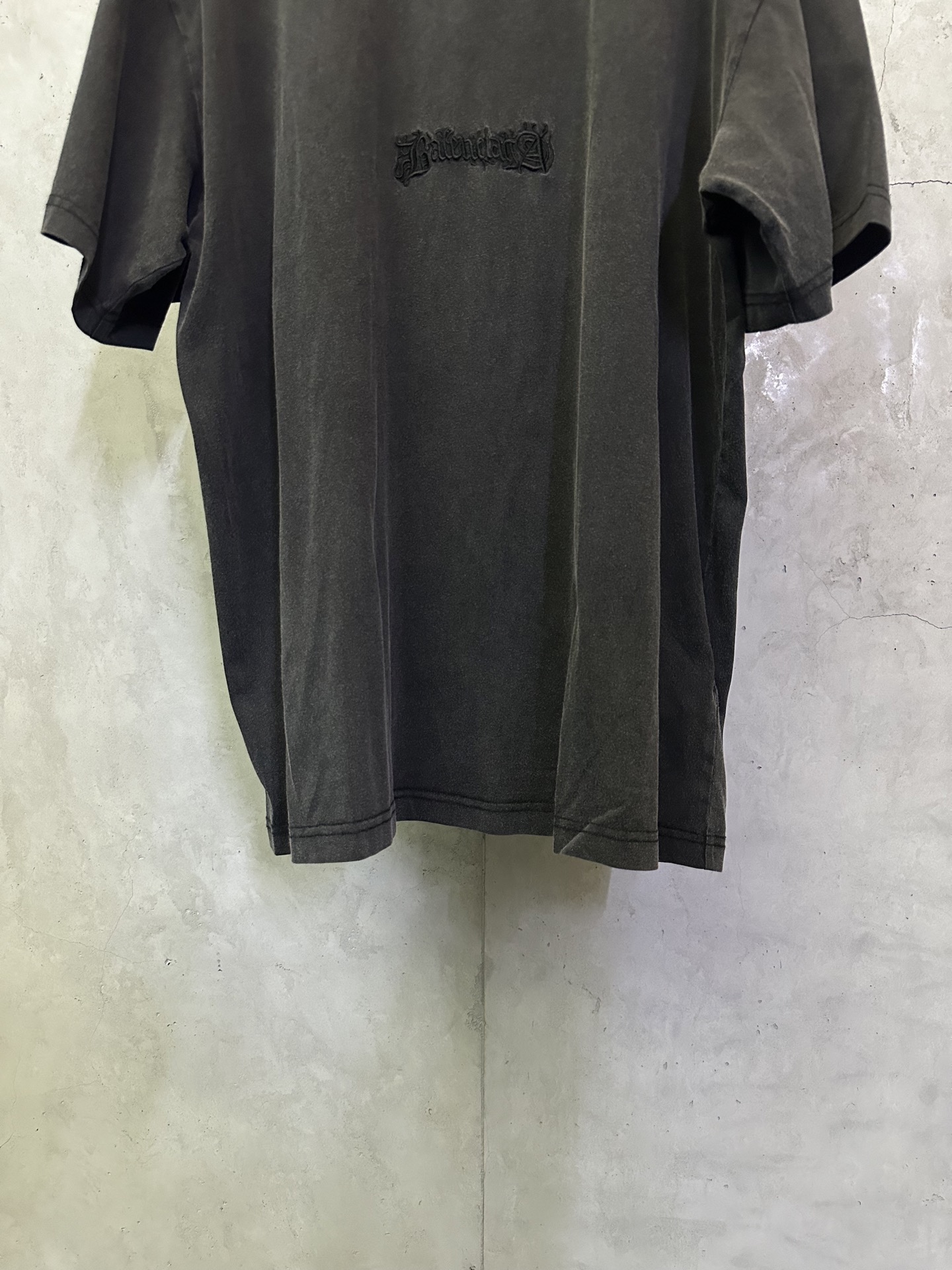 Balenciaga Balenciaga 巴黎世家 25ss 梵文刺绣洗水做旧短袖T恤