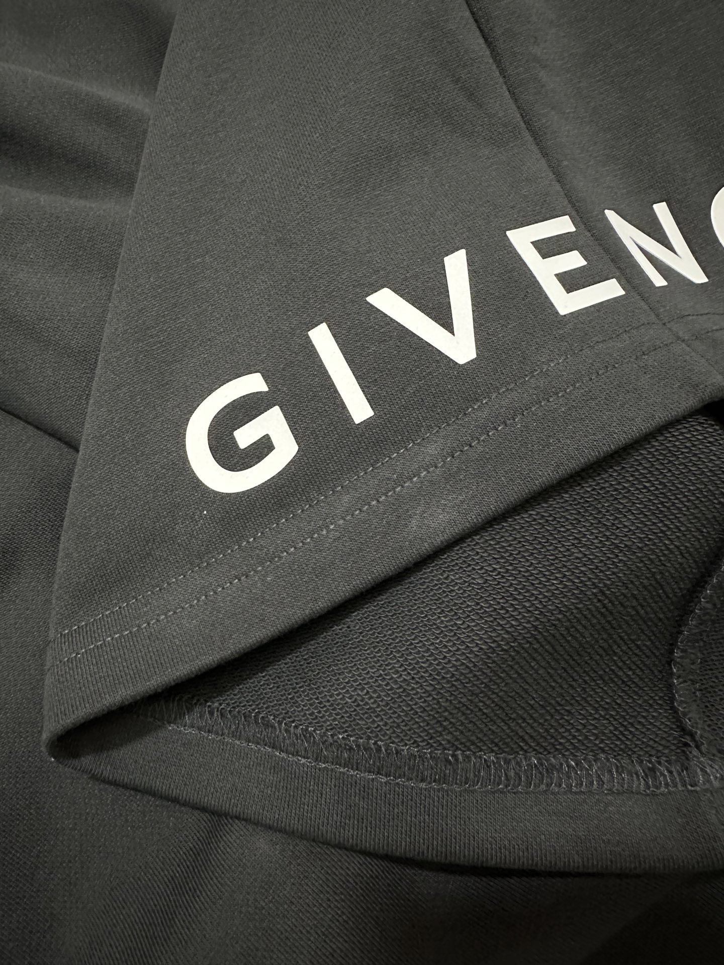 Givenchy GIVENCHY纪梵希 ss26 logo印花松紧直筒休闲短裤