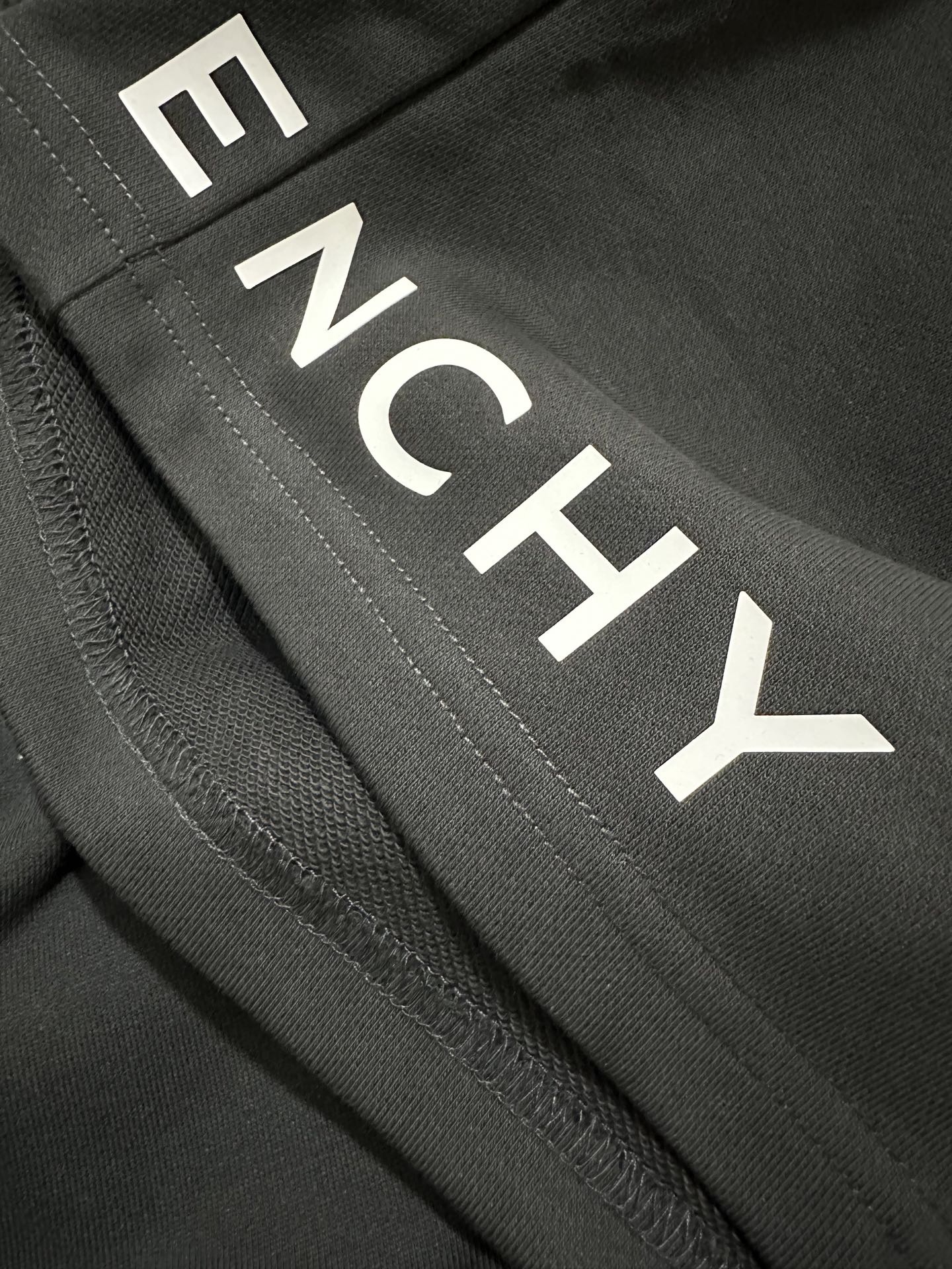 Givenchy GIVENCHY纪梵希 ss26 logo印花松紧直筒休闲短裤