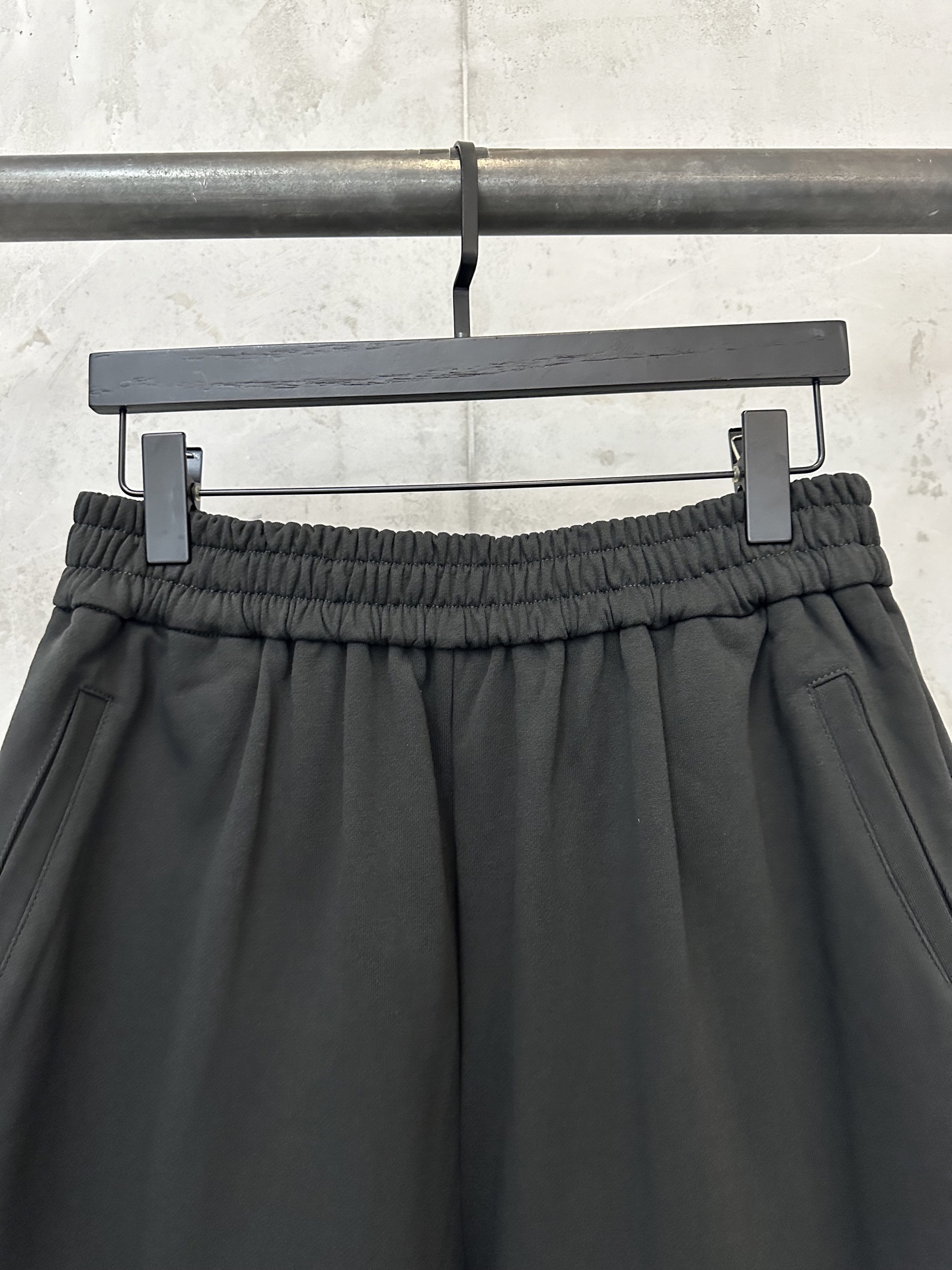 Givenchy GIVENCHY纪梵希 ss26 logo印花松紧直筒休闲短裤