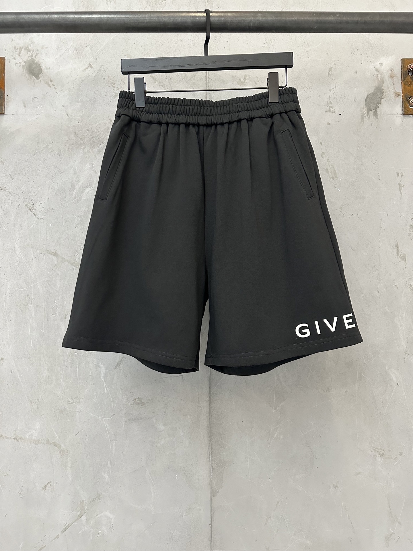 Givenchy GIVENCHY纪梵希 ss26 logo印花松紧直筒休闲短裤