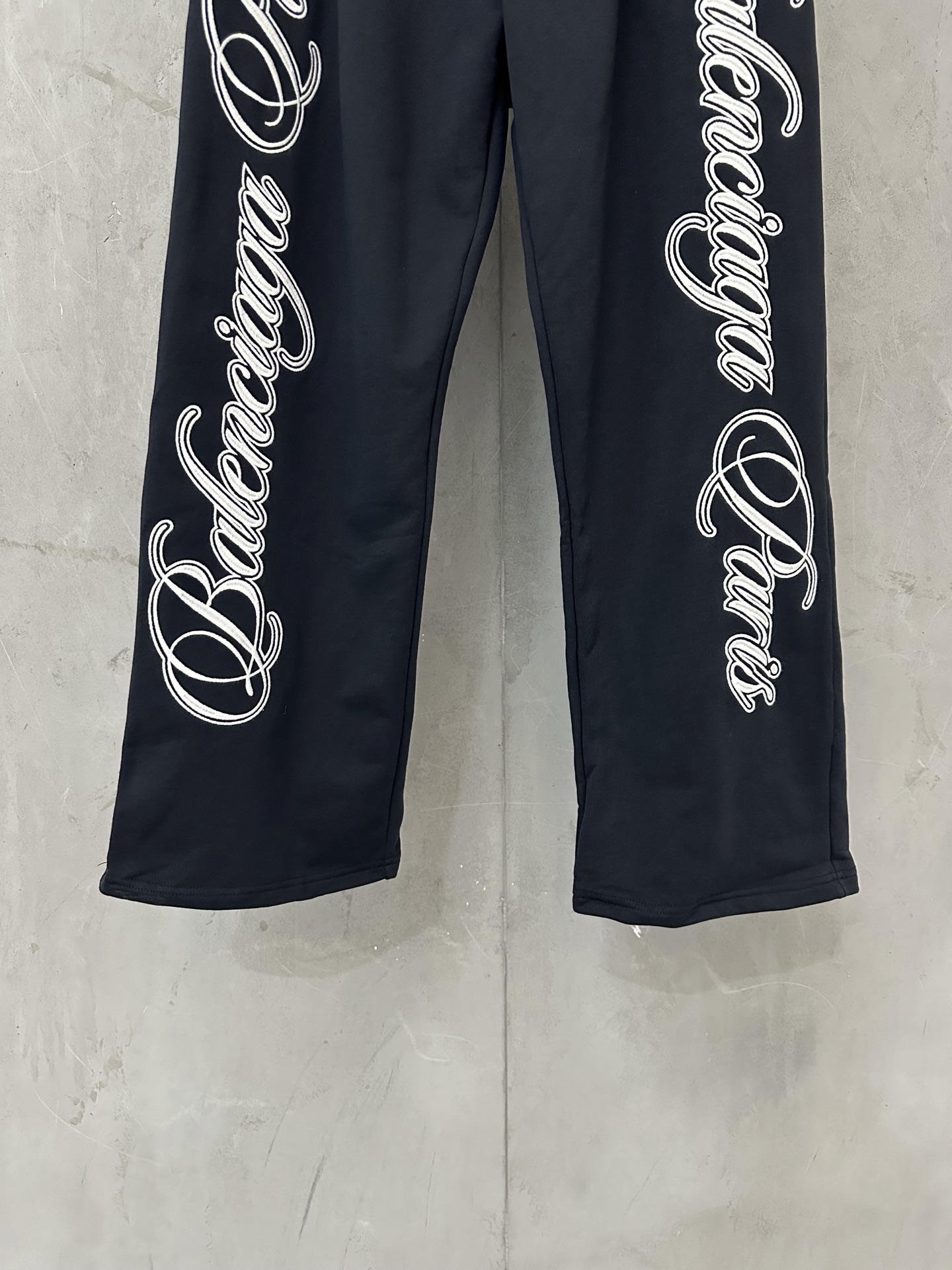 Balenciaga Balenciaga 巴黎世家 26ss 大logo刺绣休闲长裤