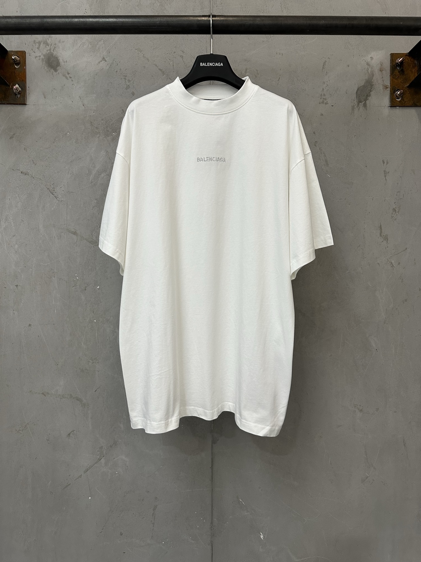 ￼ P115 Camiseta de manga corta con logo de Balenciaga perforada en caliente Tejido: Confeccionado con hilo compacto pei…