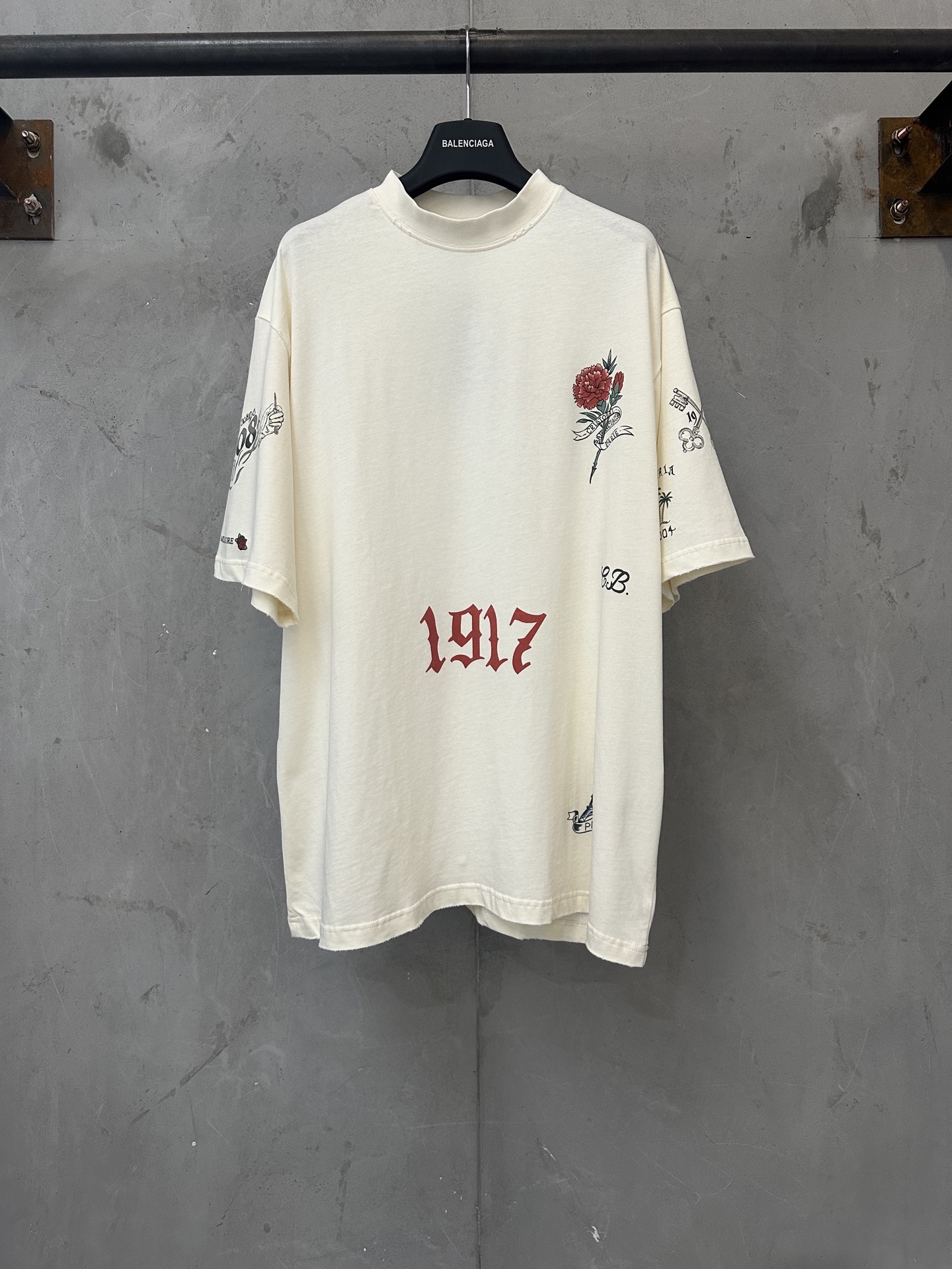 P130 Balenciaga 26ss 1917 Camiseta de manga corta con patrón de tatuaje Tela: Confeccionada con tejido de punto liso re…