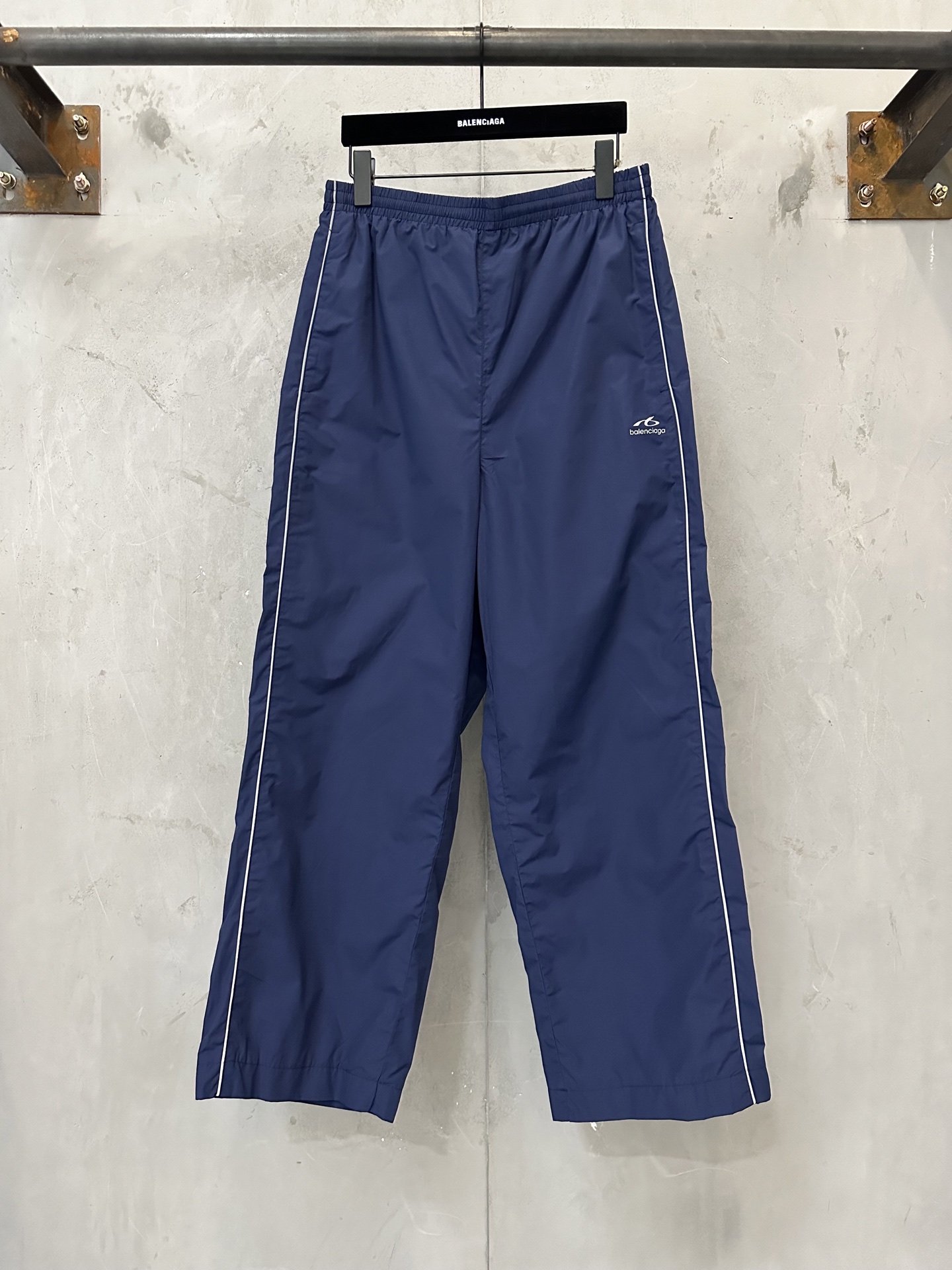 P185 Balenciaga 26ss pantalones casuales deportivos con tira reflectante y logo circular Tela: nailon mate arrugado 20D…