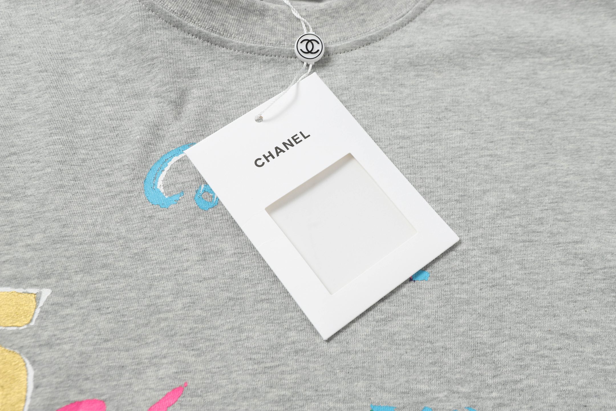 High-Quality Chanel Graffiti Short Sleeves in New Colors, Fabric, Size, and Colors Details - 图片 3