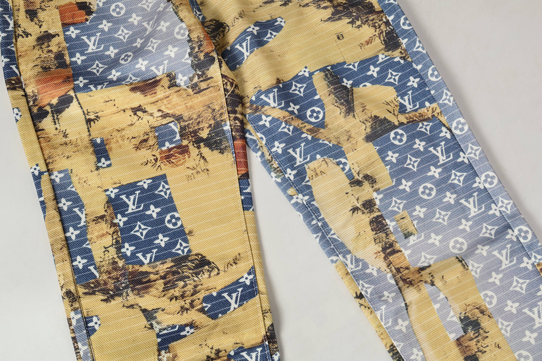 Louis Vuitton 路易威登LV 23ss 牛仔裤（裤王 ）同样独具魅力 独家定织的满印花型底布与数码印花花卉面布相得益彰