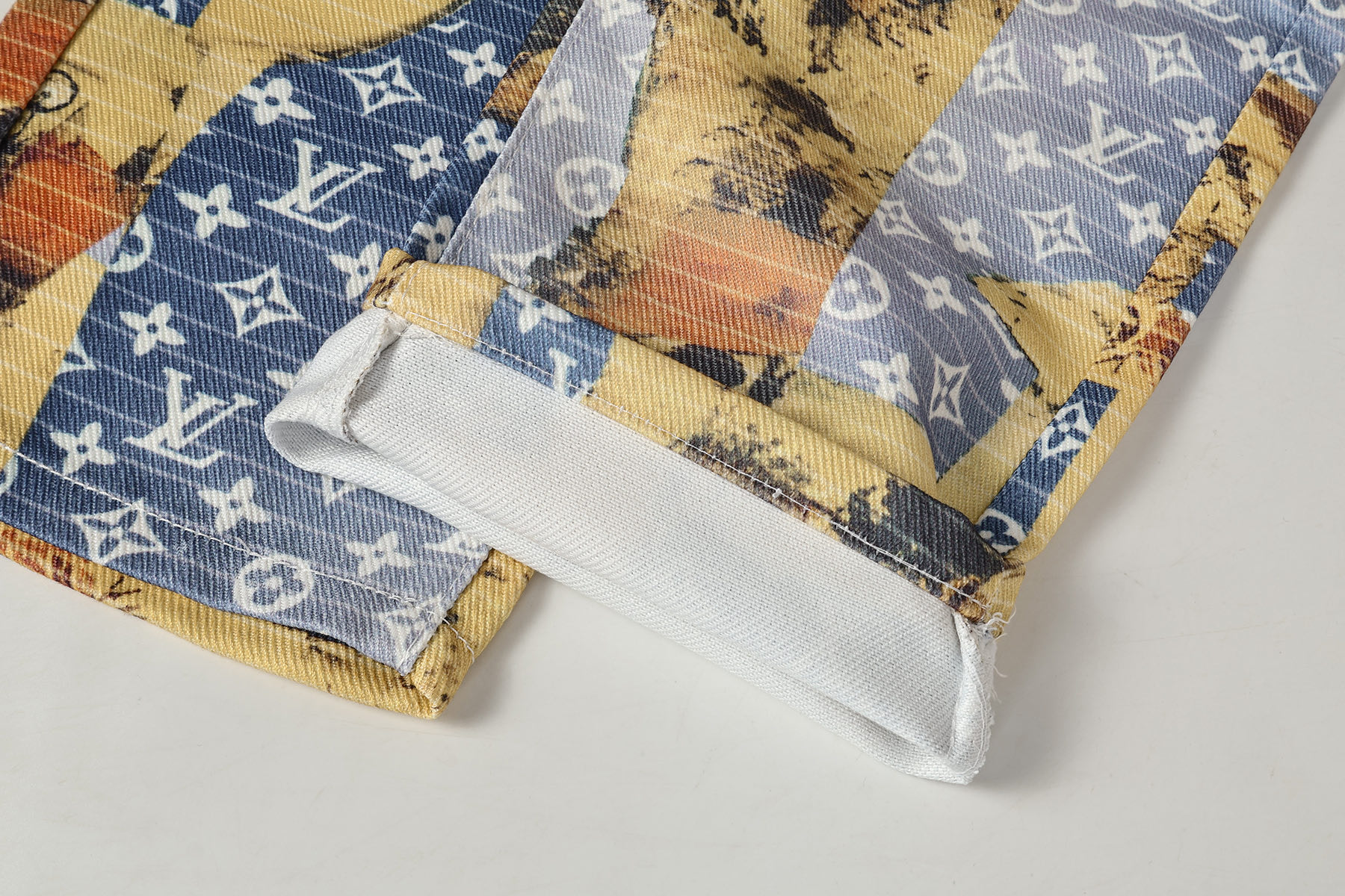 Louis Vuitton 路易威登LV 23ss 牛仔裤（裤王 ）同样独具魅力 独家定织的满印花型底布与数码印花花卉面布相得益彰