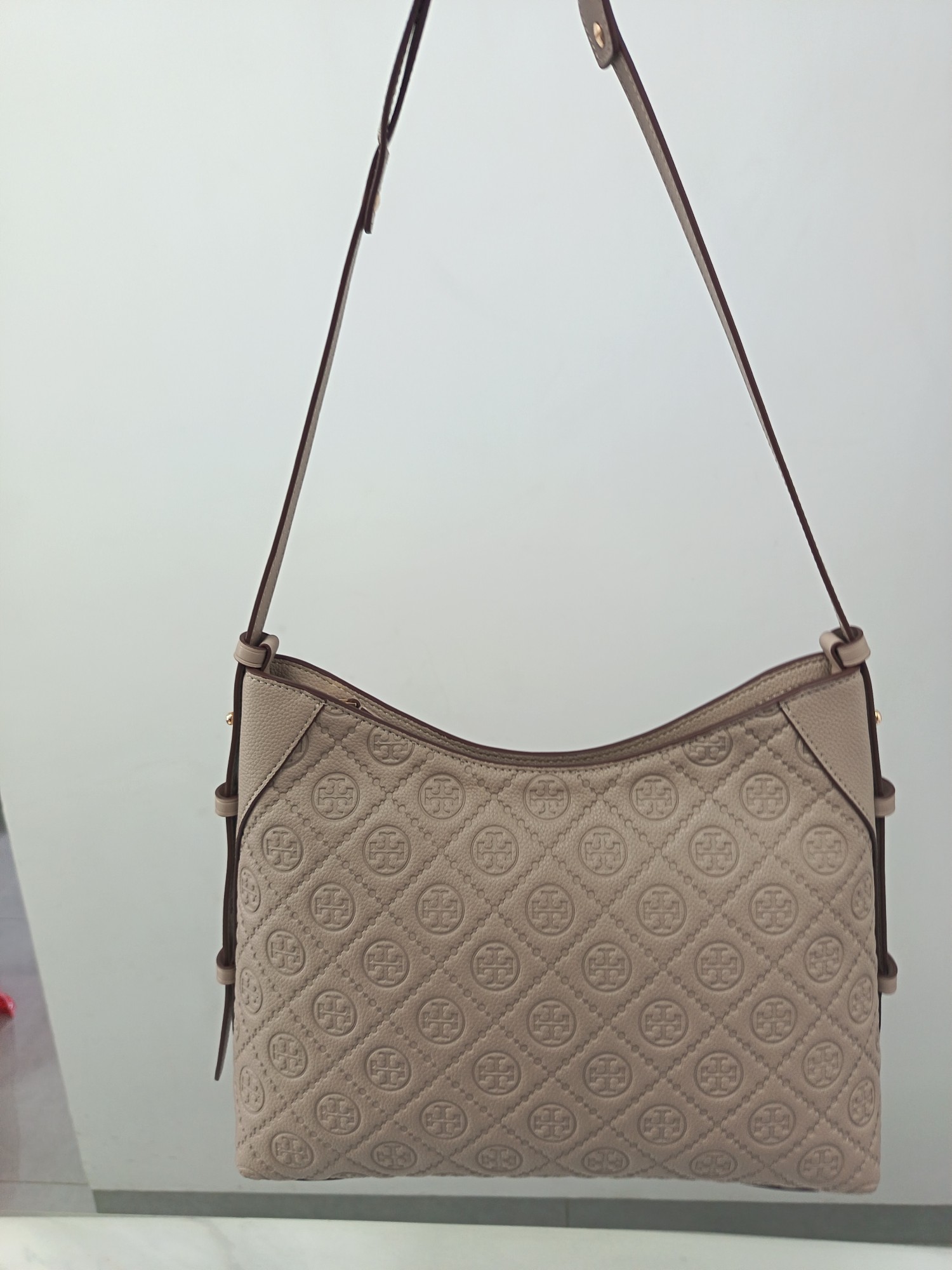 Tory Burch ～TB新款T monogram压花手提肩背包女包 压花工艺 实用性强的包款 肩带两边可调节长短