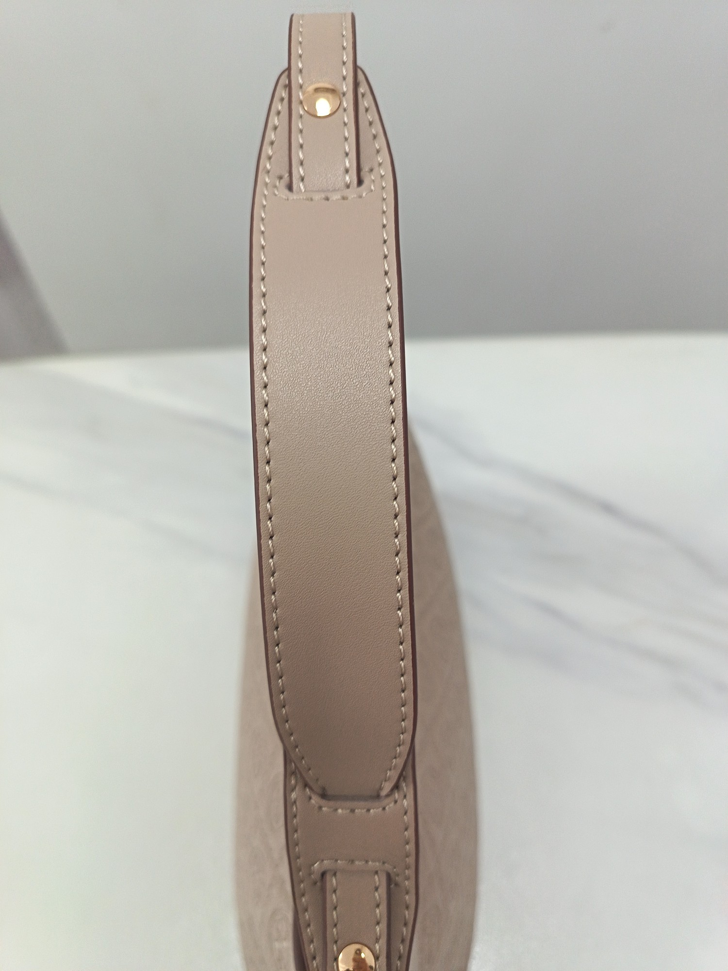 Tory Burch ～TB新款T monogram压花手提肩背包女包 压花工艺 实用性强的包款 肩带两边可调节长短