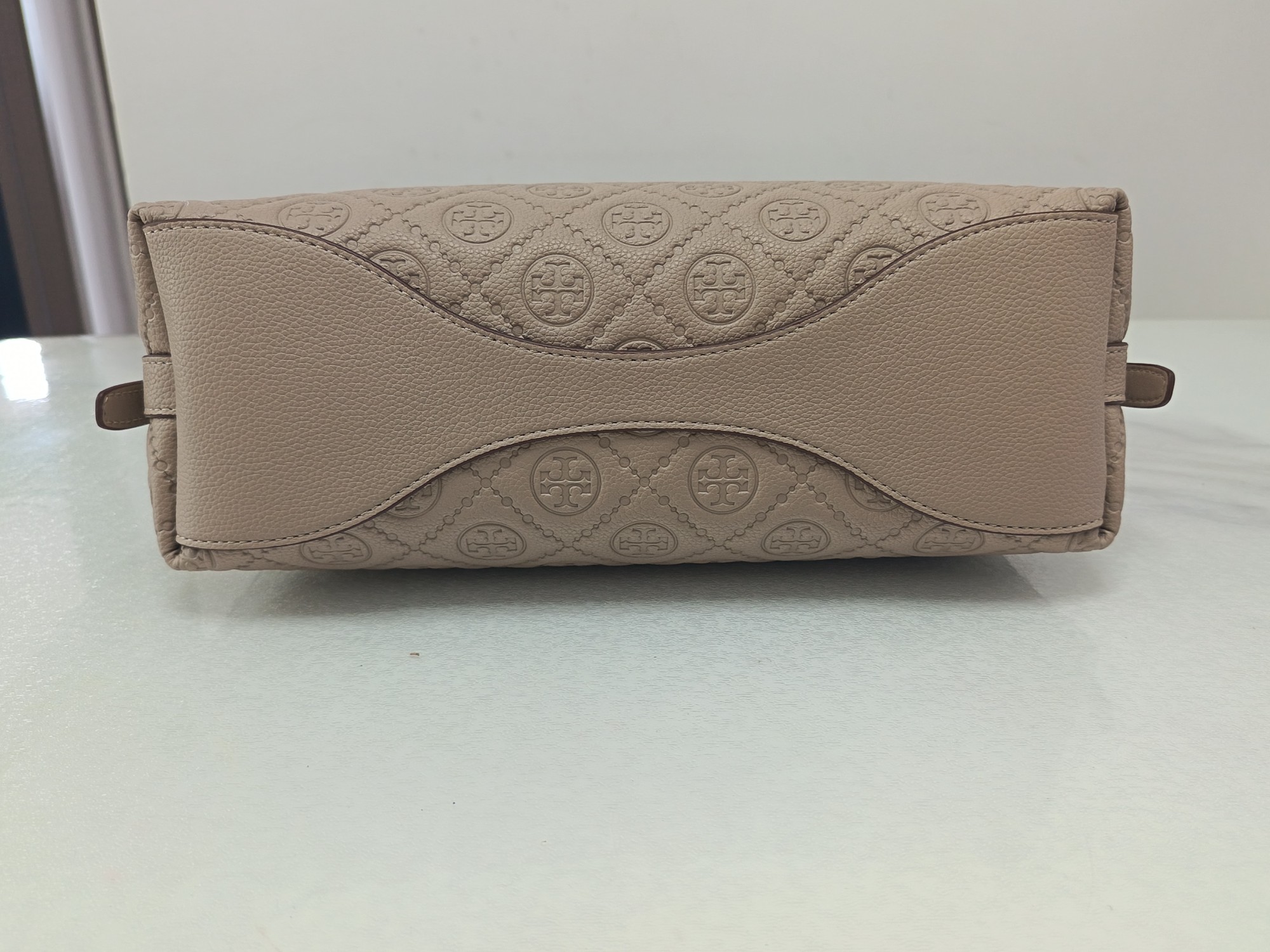 Tory Burch ～TB新款T monogram压花手提肩背包女包 压花工艺 实用性强的包款 肩带两边可调节长短