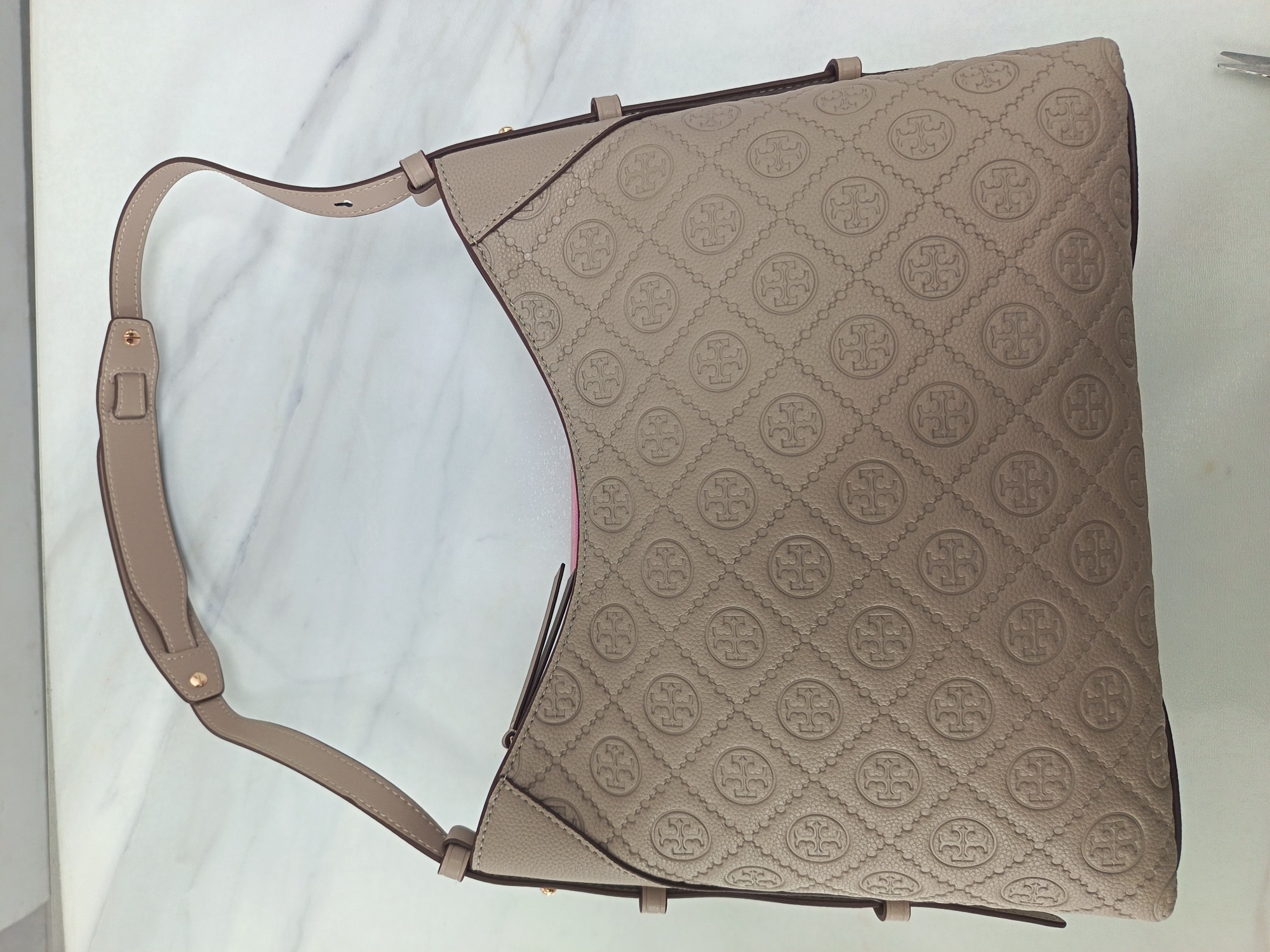 Tory Burch ～TB新款T monogram压花手提肩背包女包 压花工艺 实用性强的包款 肩带两边可调节长短