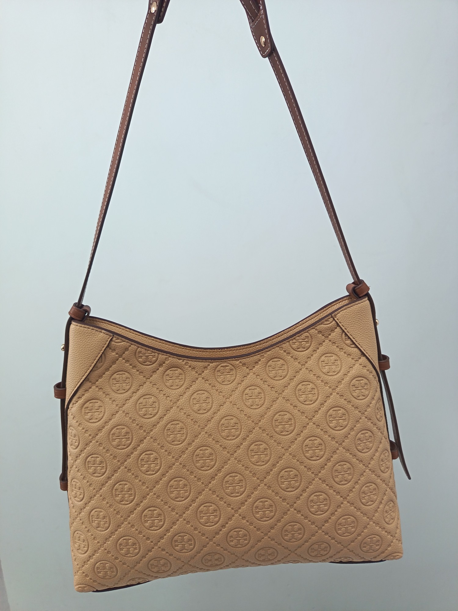 Tory Burch ～TB新款T monogram压花手提肩背包女包 压花工艺 实用性强的包款 肩带两边可调节长短