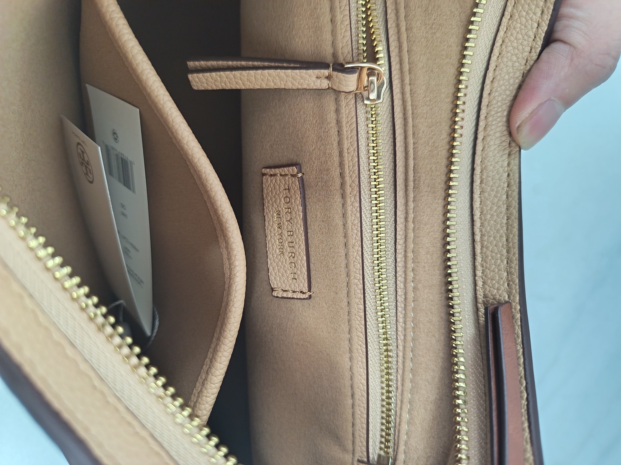 Tory Burch ～TB新款T monogram压花手提肩背包女包 压花工艺 实用性强的包款 肩带两边可调节长短