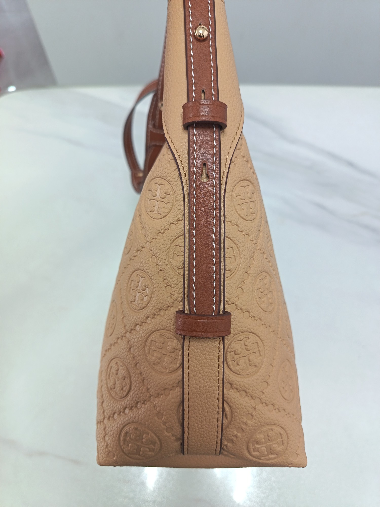 Tory Burch ～TB新款T monogram压花手提肩背包女包 压花工艺 实用性强的包款 肩带两边可调节长短