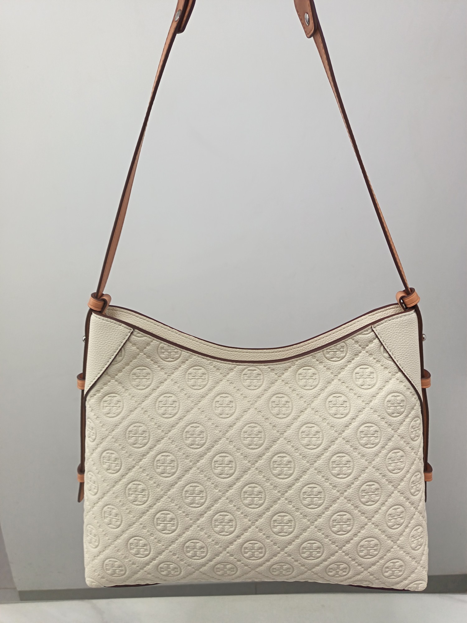 Tory Burch ～TB新款T monogram压花手提肩背包女包 压花工艺 实用性强的包款 肩带两边可调节长短