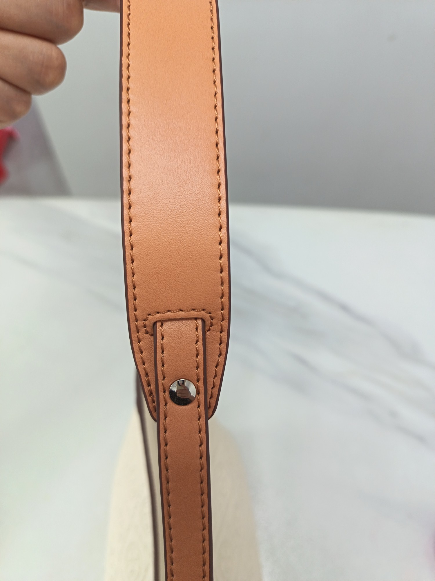 Tory Burch ～TB新款T monogram压花手提肩背包女包 压花工艺 实用性强的包款 肩带两边可调节长短