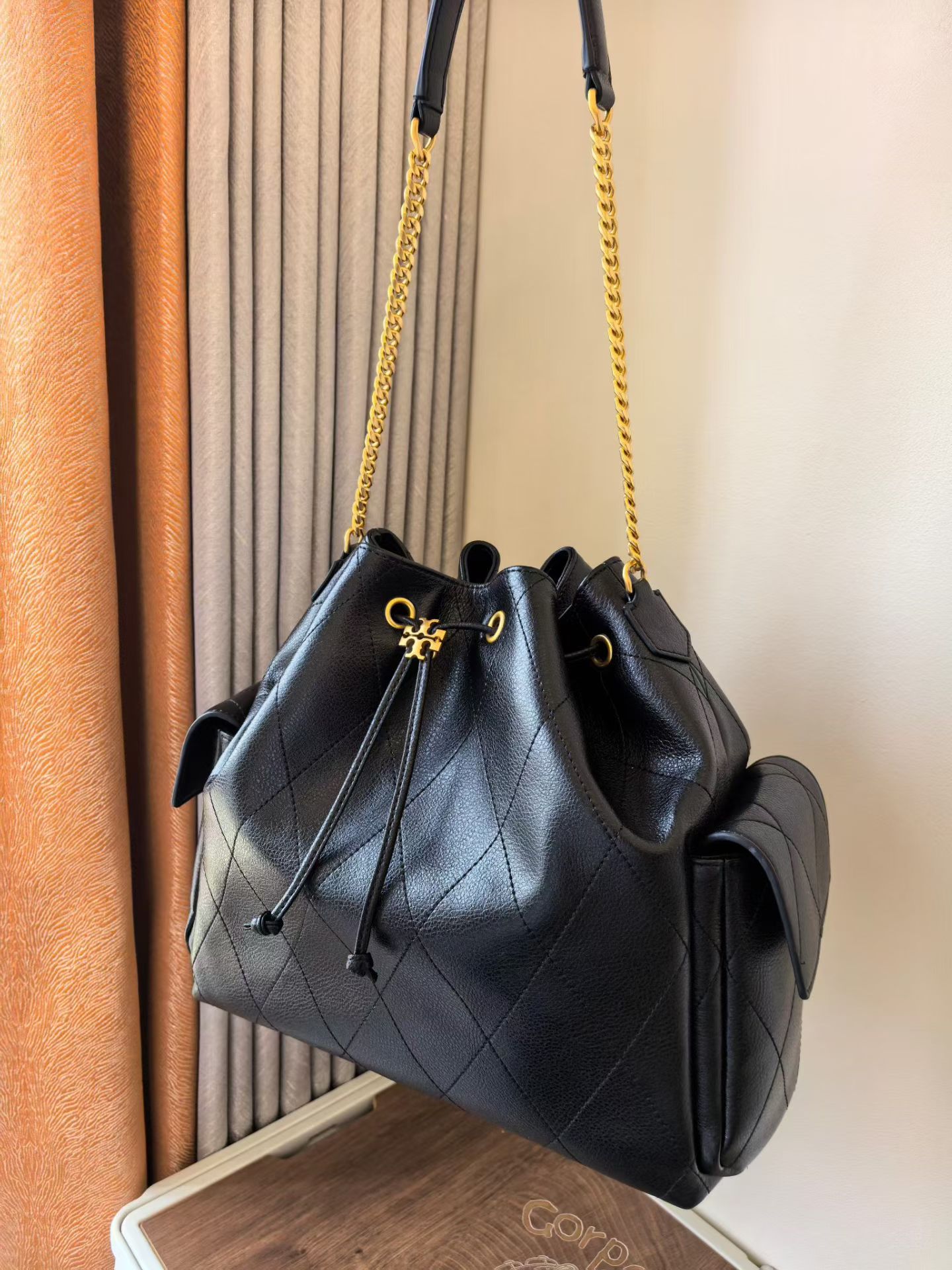Tory Burch ToryBurch CHARLIE 大号绗缝抽绳肩背包