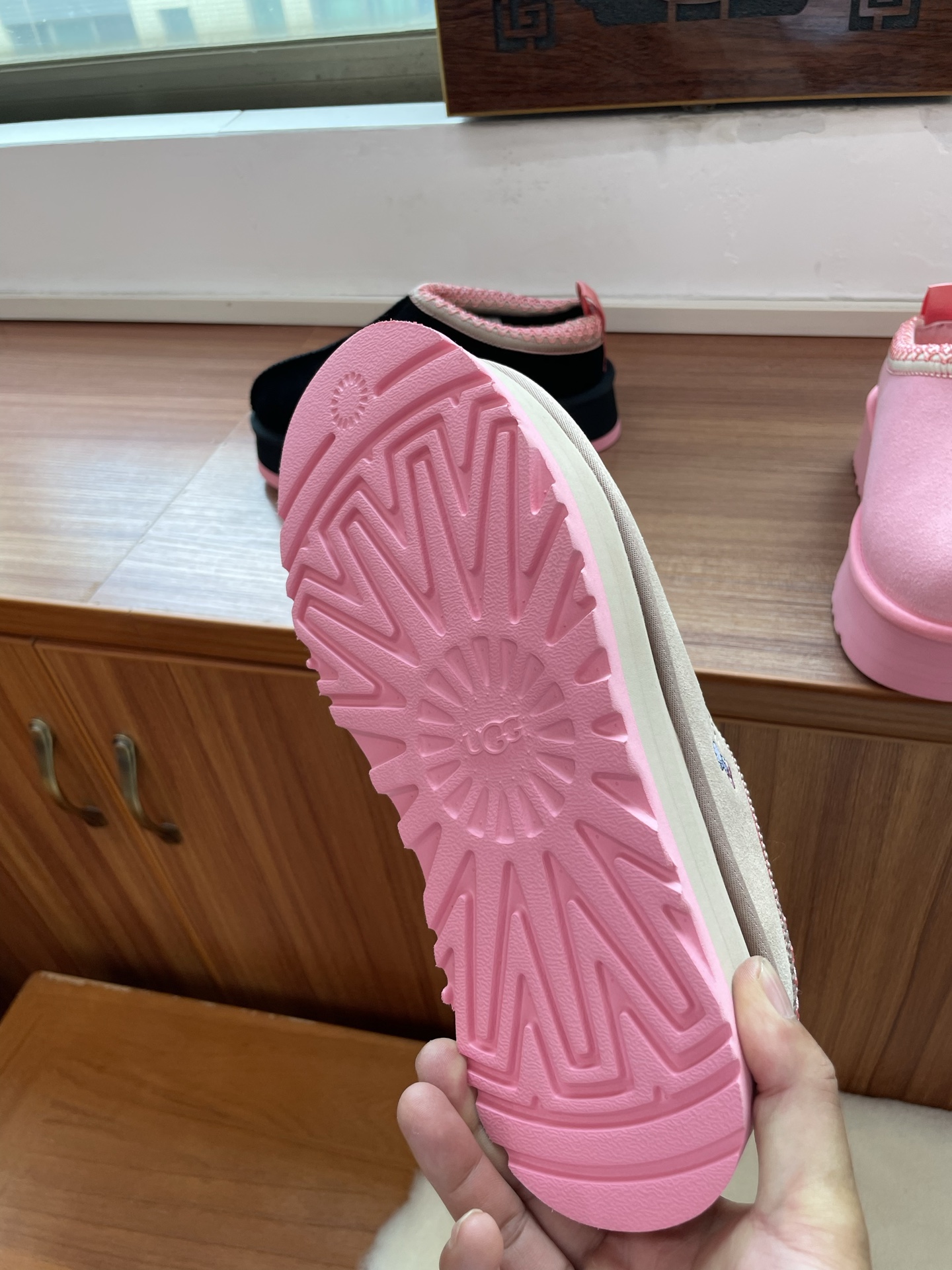 UGG Tazz油叽叽#秋冬新品塔茨TAzz厚底羊毛 毛拖鞋一脚蹬毛毛鞋雪地靴🧶 新款毛拖采用民族风编织
