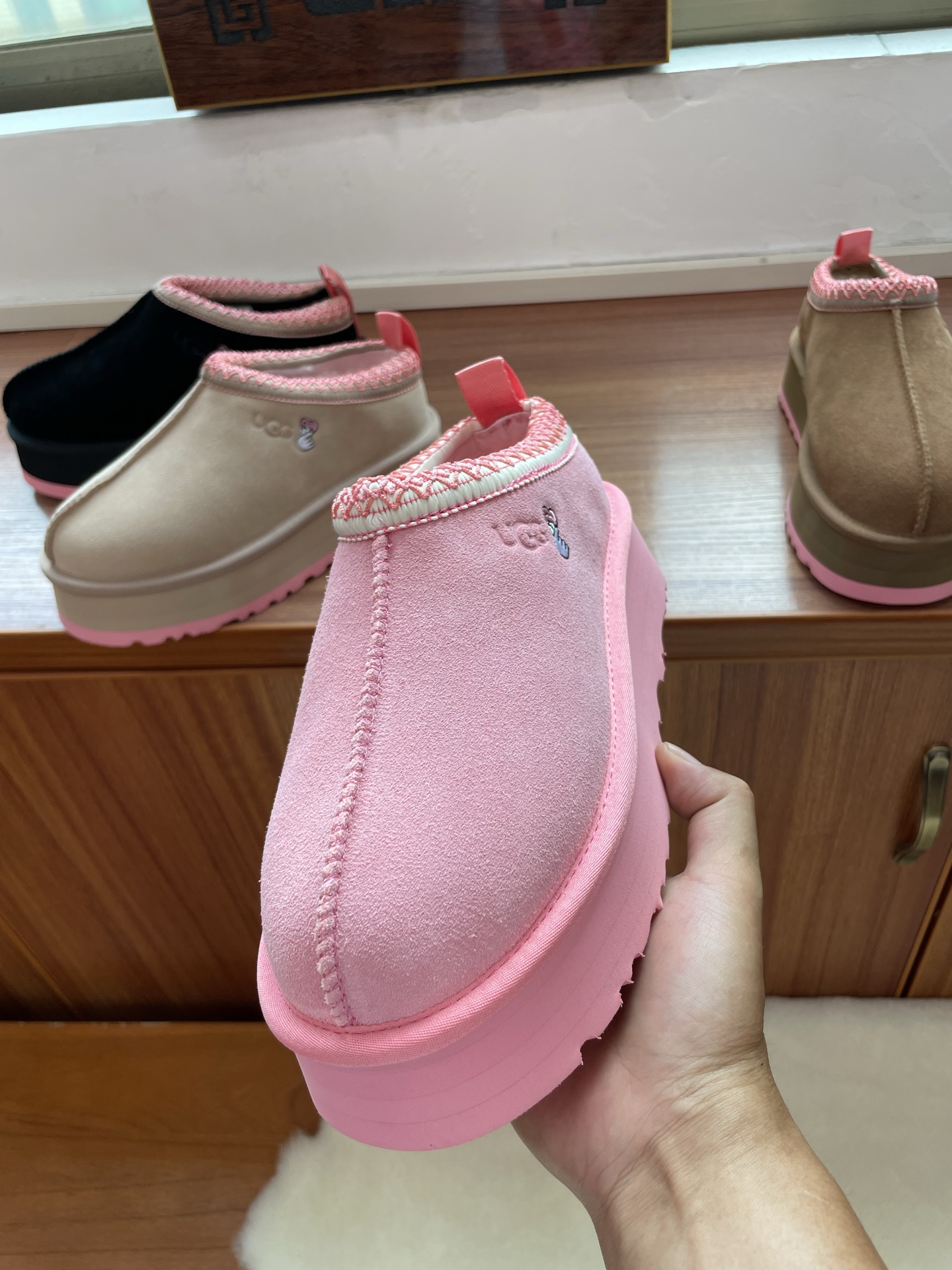 UGG Tazz油叽叽#秋冬新品塔茨TAzz厚底羊毛 毛拖鞋一脚蹬毛毛鞋雪地靴🧶 新款毛拖采用民族风编织