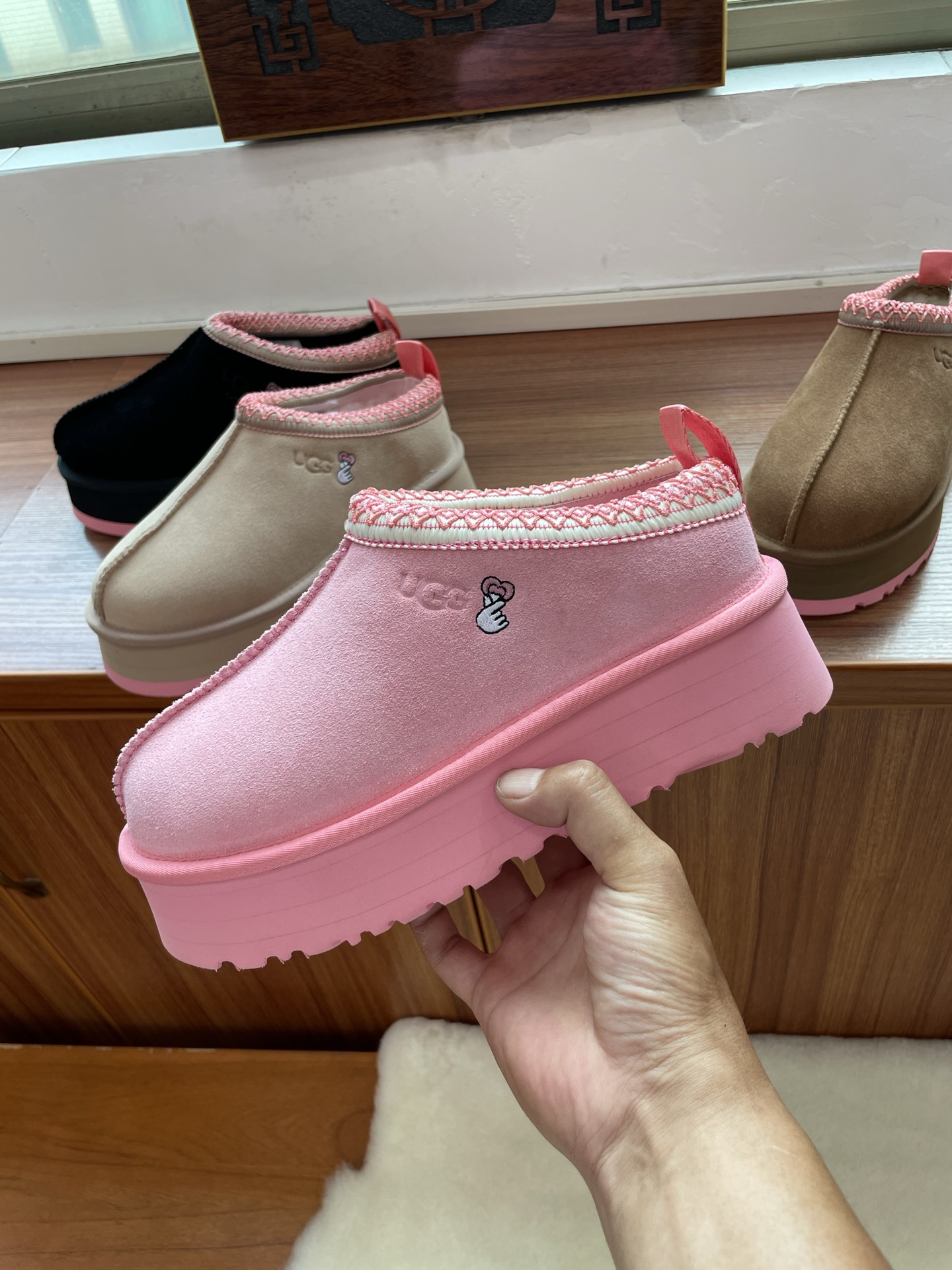 UGG Tazz油叽叽#秋冬新品塔茨TAzz厚底羊毛 毛拖鞋一脚蹬毛毛鞋雪地靴🧶 新款毛拖采用民族风编织