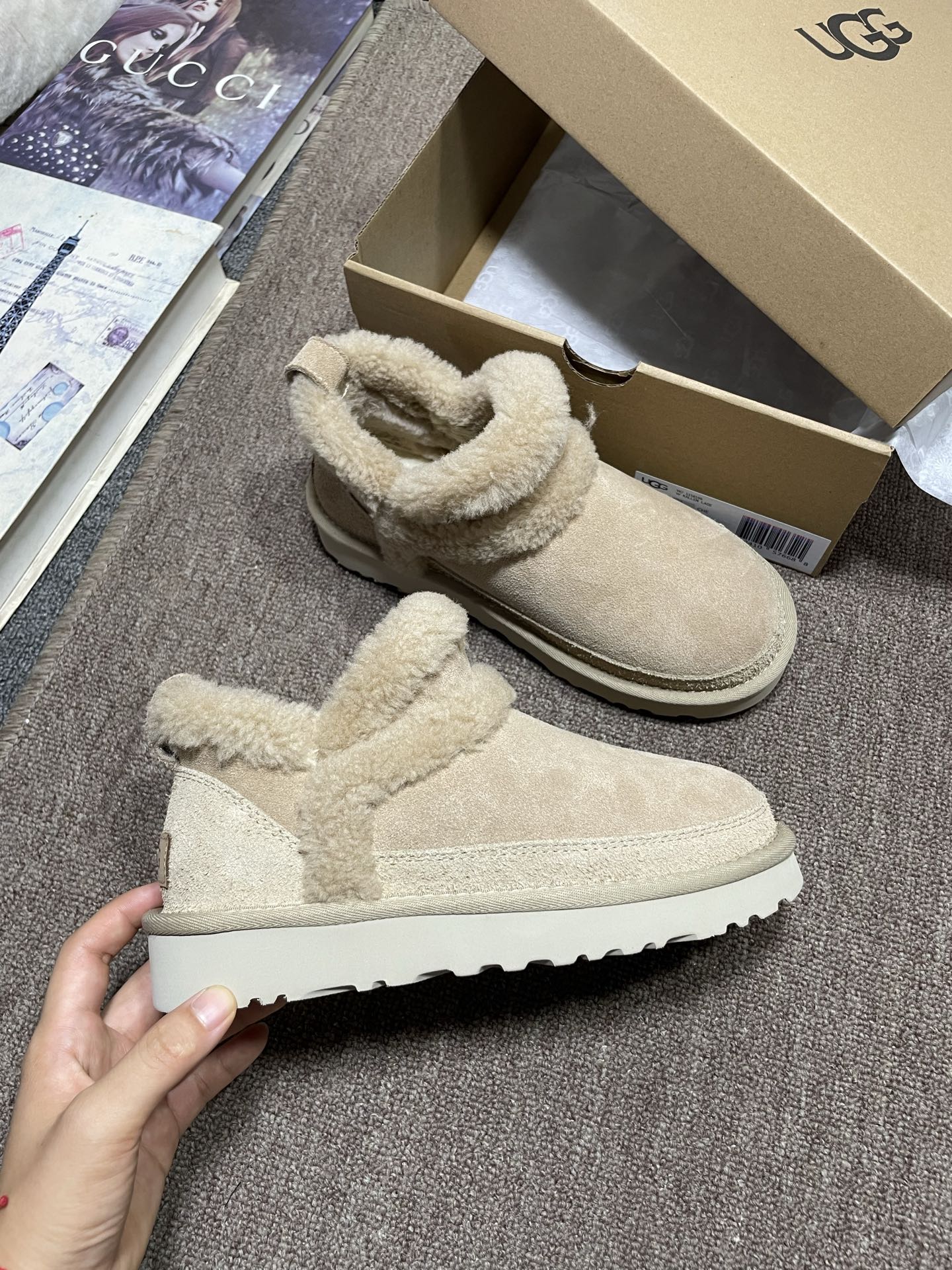 上新❤️UGG溢毛低帮，颜色：栗色，芥菜色码数35～40。可订41官网同款，拼接羊羔毛，毛茸茸，感觉萌萌