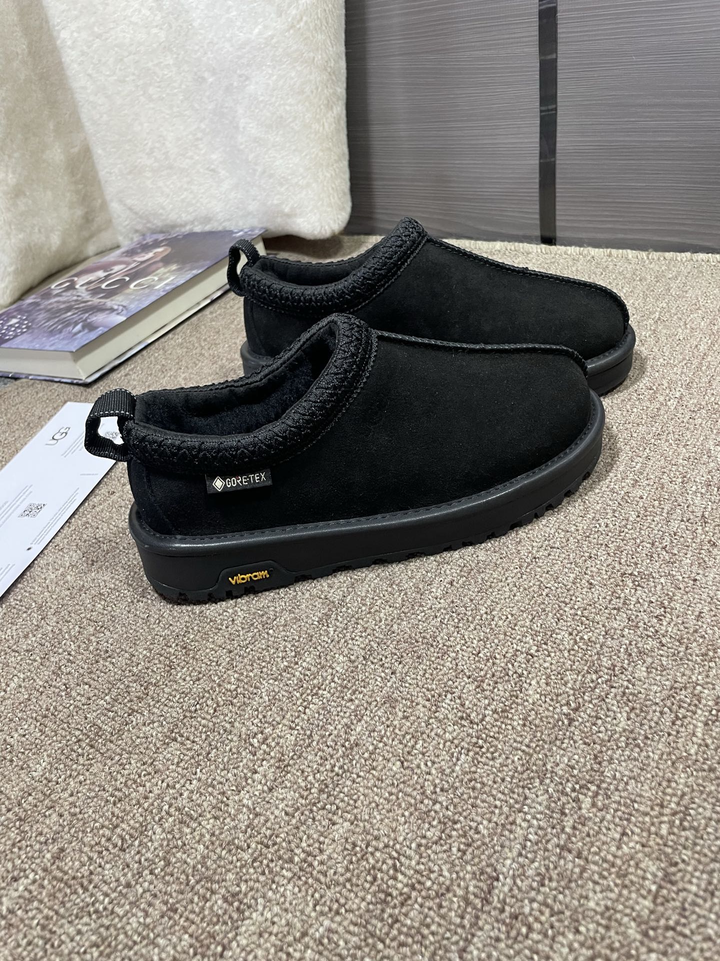 上新💌UGG塔斯曼，官网同步小便鞋颜色：栗色，黑色码数：35~40，可订41成型大底，橡胶发泡，轻便耐磨
