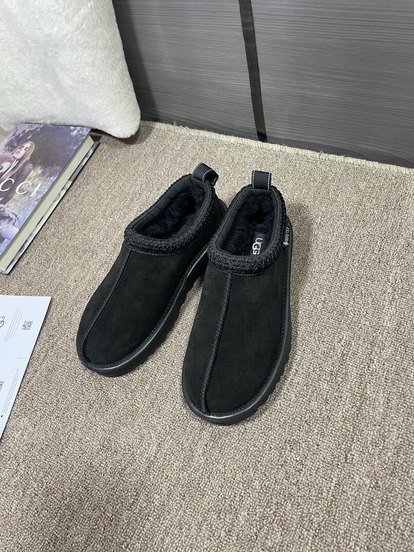 上新💌UGG塔斯曼，官网同步小便鞋颜色：栗色，黑色码数：35~40，可订41成型大底，橡胶发泡，轻便耐磨