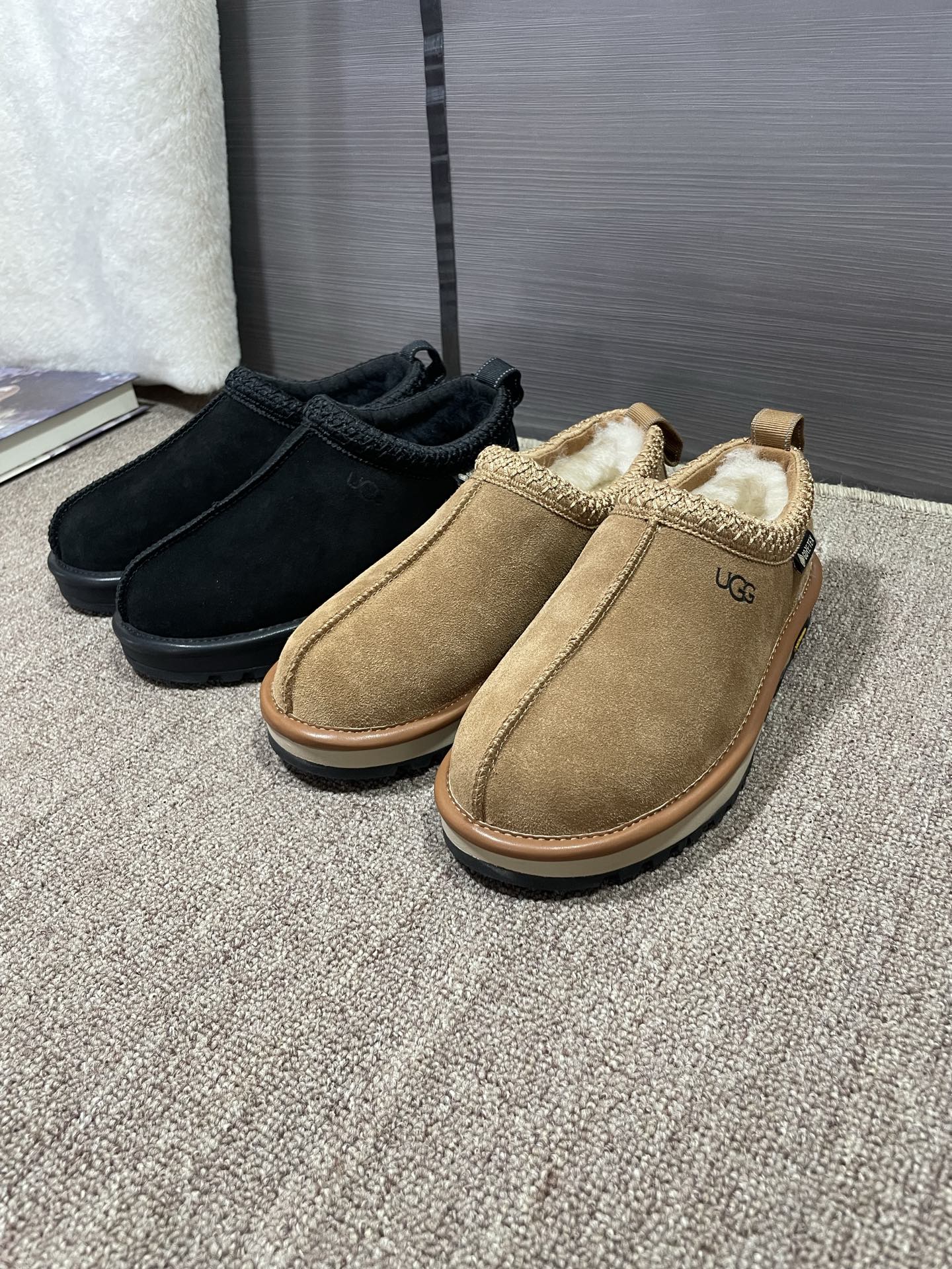 上新💌UGG塔斯曼，官网同步小便鞋颜色：栗色，黑色码数：35~40，可订41成型大底，橡胶发泡，轻便耐磨