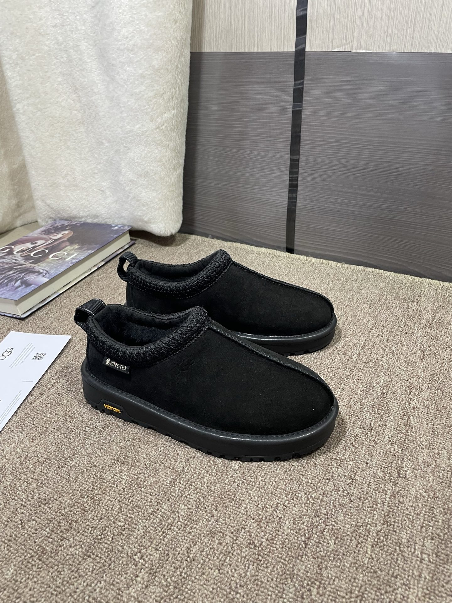 上新💌UGG塔斯曼，官网同步小便鞋颜色：栗色，黑色码数：35~40，可订41成型大底，橡胶发泡，轻便耐磨