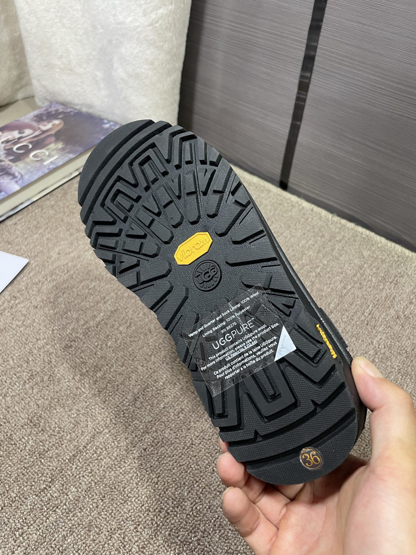 上新💌UGG塔斯曼，官网同步小便鞋颜色：栗色，黑色码数：35~40，可订41成型大底，橡胶发泡，轻便耐磨