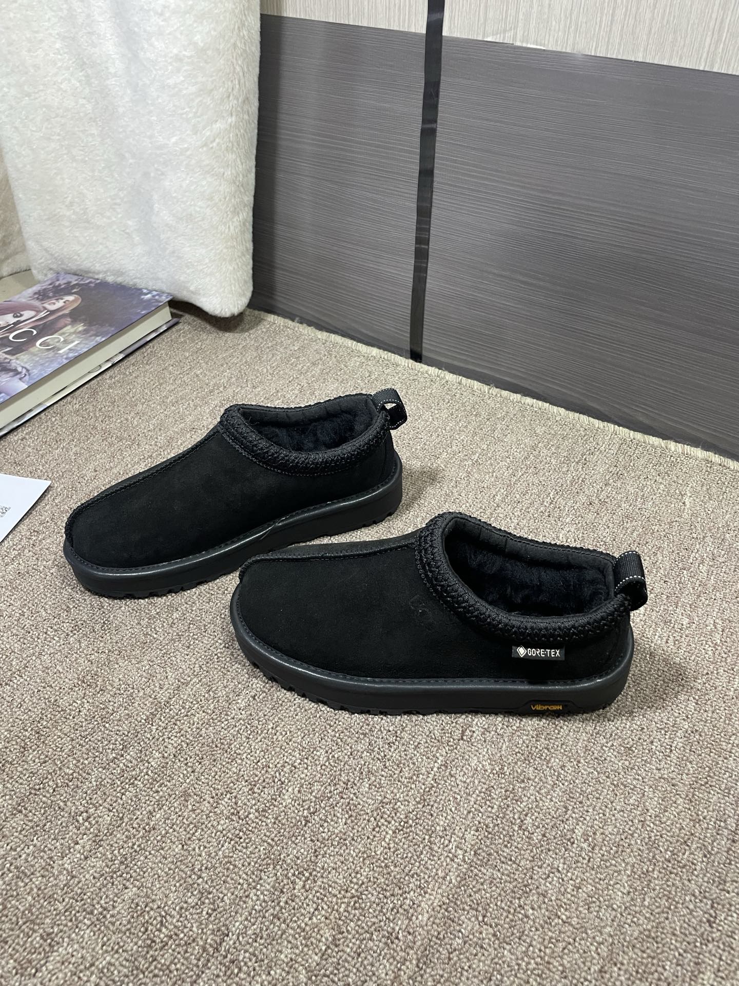 上新💌UGG塔斯曼，官网同步小便鞋颜色：栗色，黑色码数：35~40，可订41成型大底，橡胶发泡，轻便耐磨