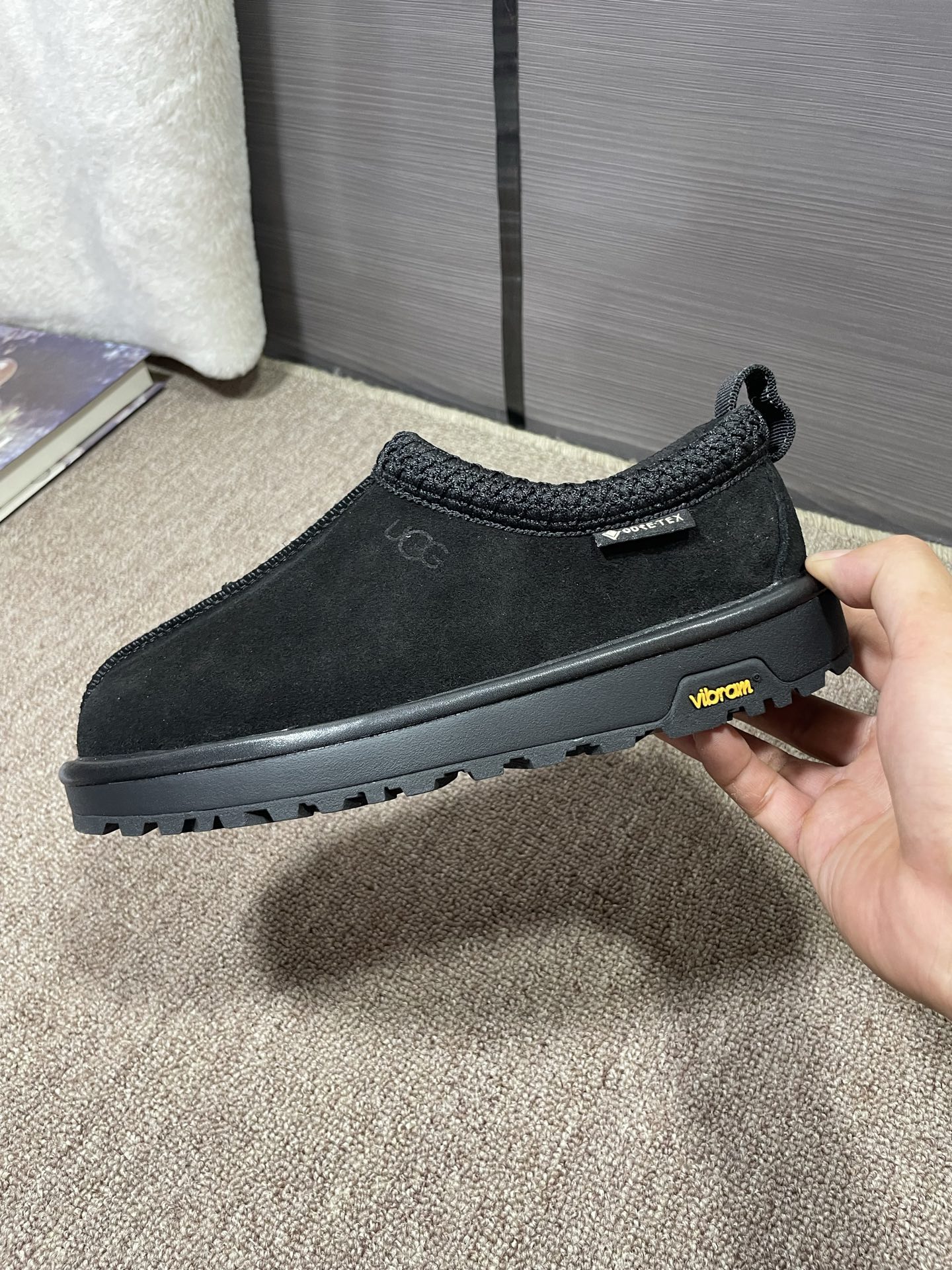 上新💌UGG塔斯曼，官网同步小便鞋颜色：栗色，黑色码数：35~40，可订41成型大底，橡胶发泡，轻便耐磨
