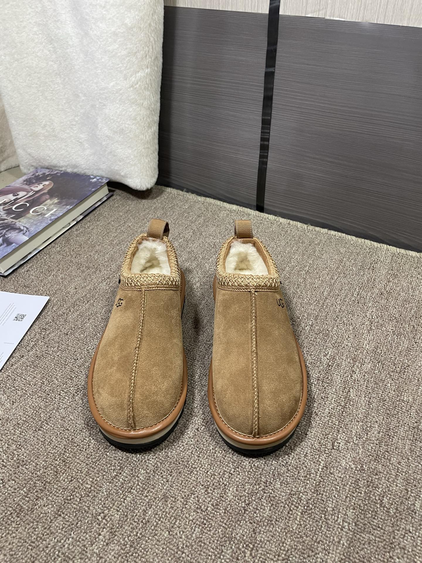 上新💌UGG塔斯曼，官网同步小便鞋颜色：栗色，黑色码数：35~40，可订41成型大底，橡胶发泡，轻便耐磨